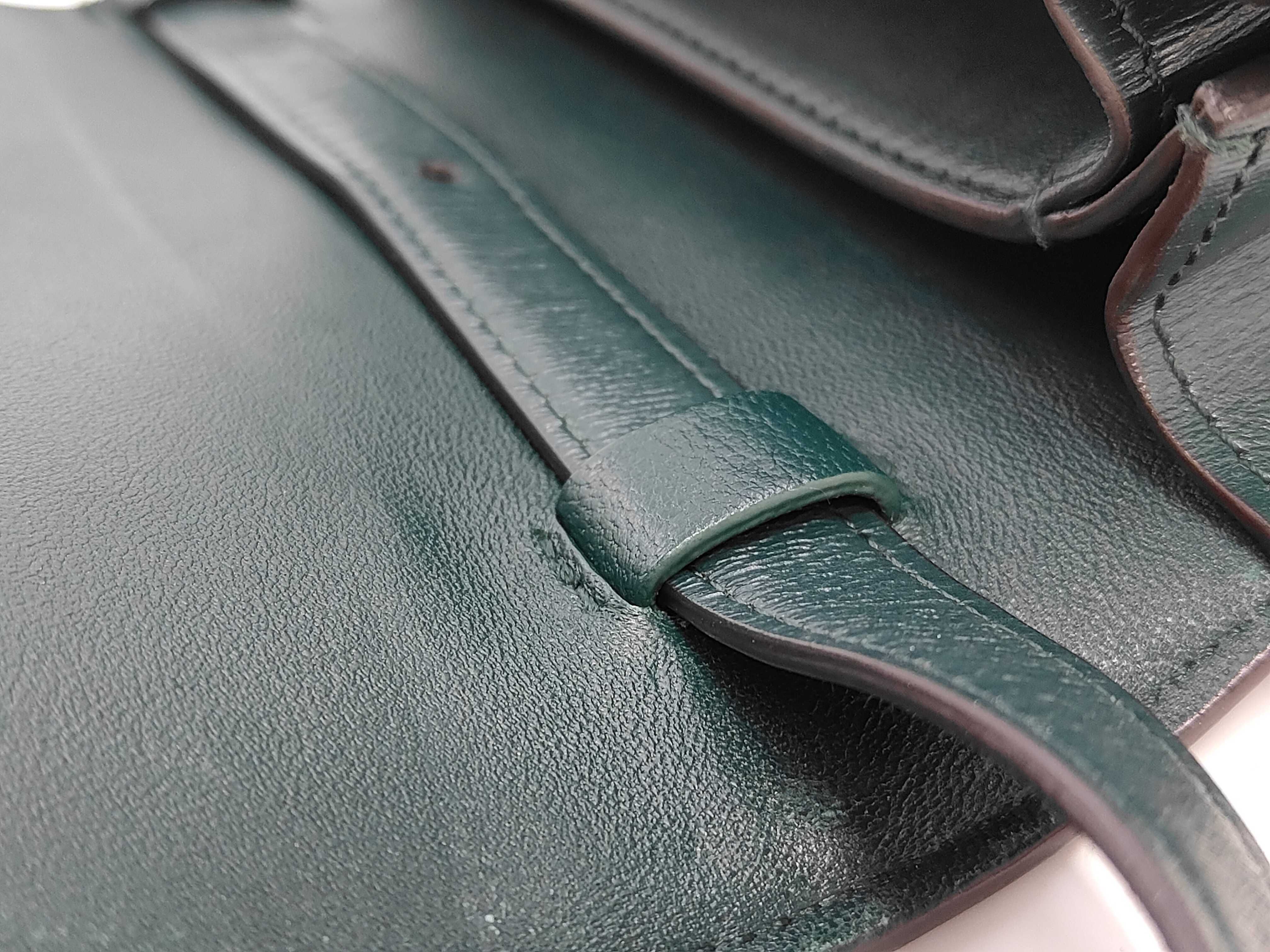 Classic Box Leather Shoulder Bag (Green) — view 5