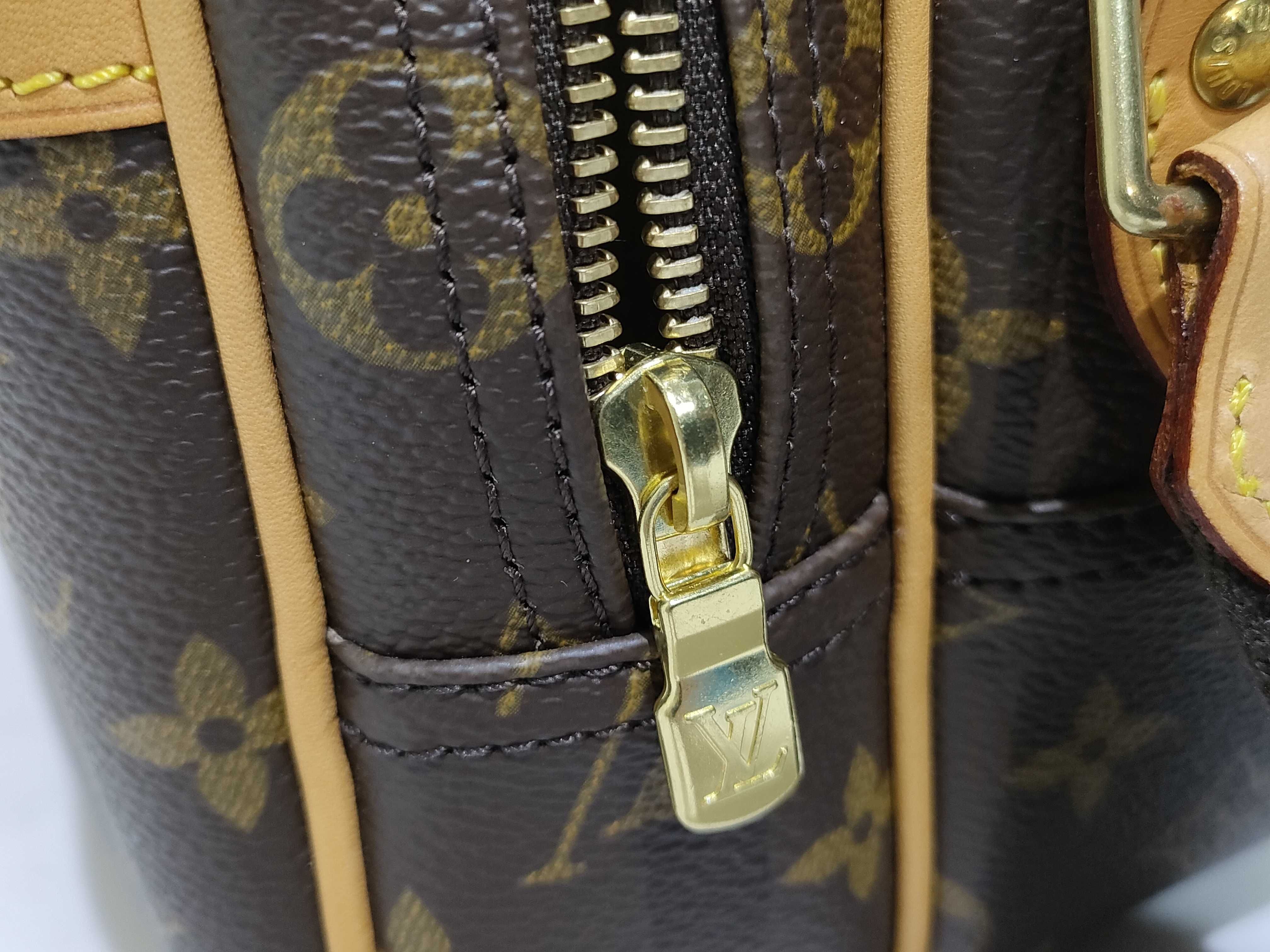 Monogram LOUIS VUITTON Reporter PM Shoulder Bag — view 15