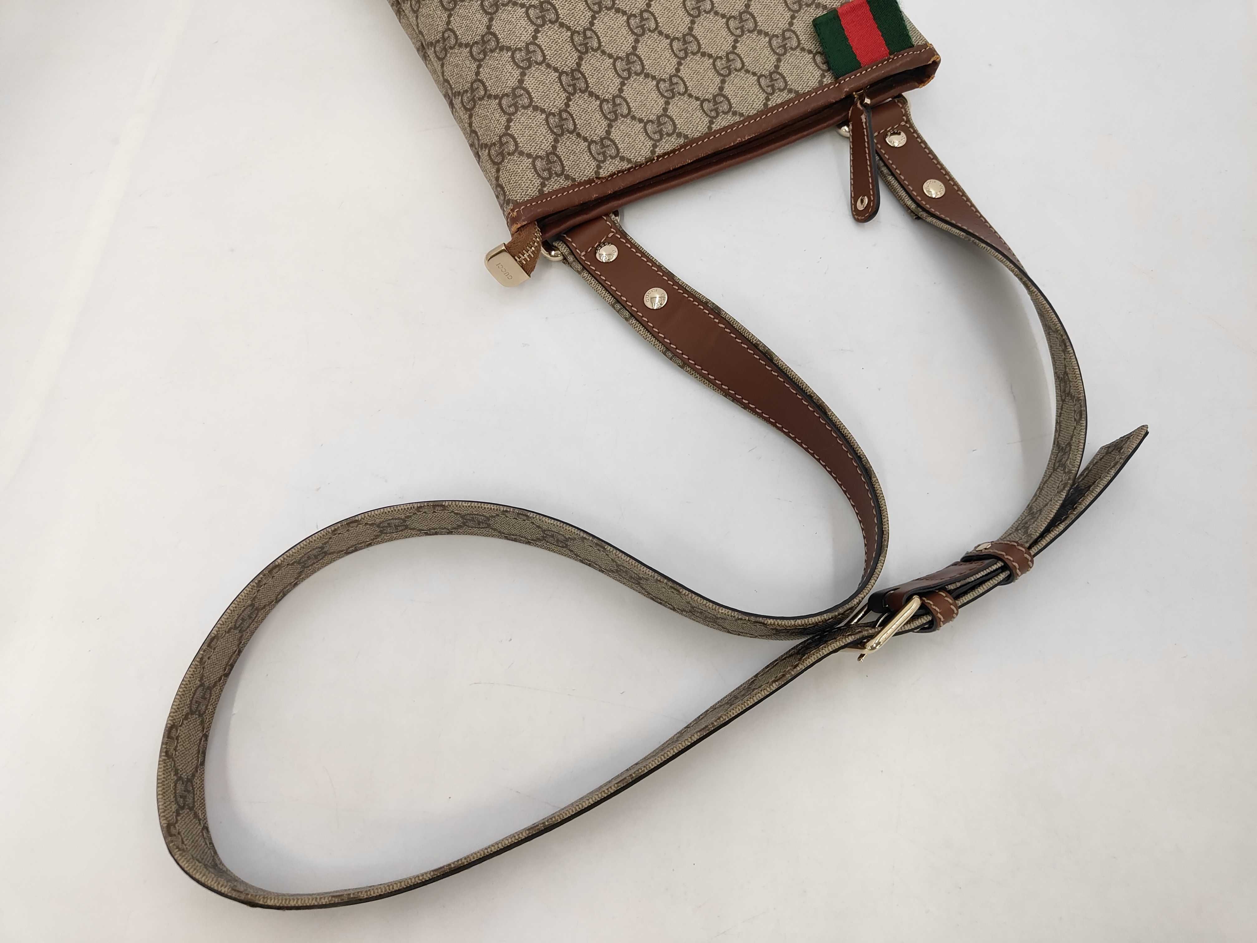 GG Supreme Shoulder Bag — view 5