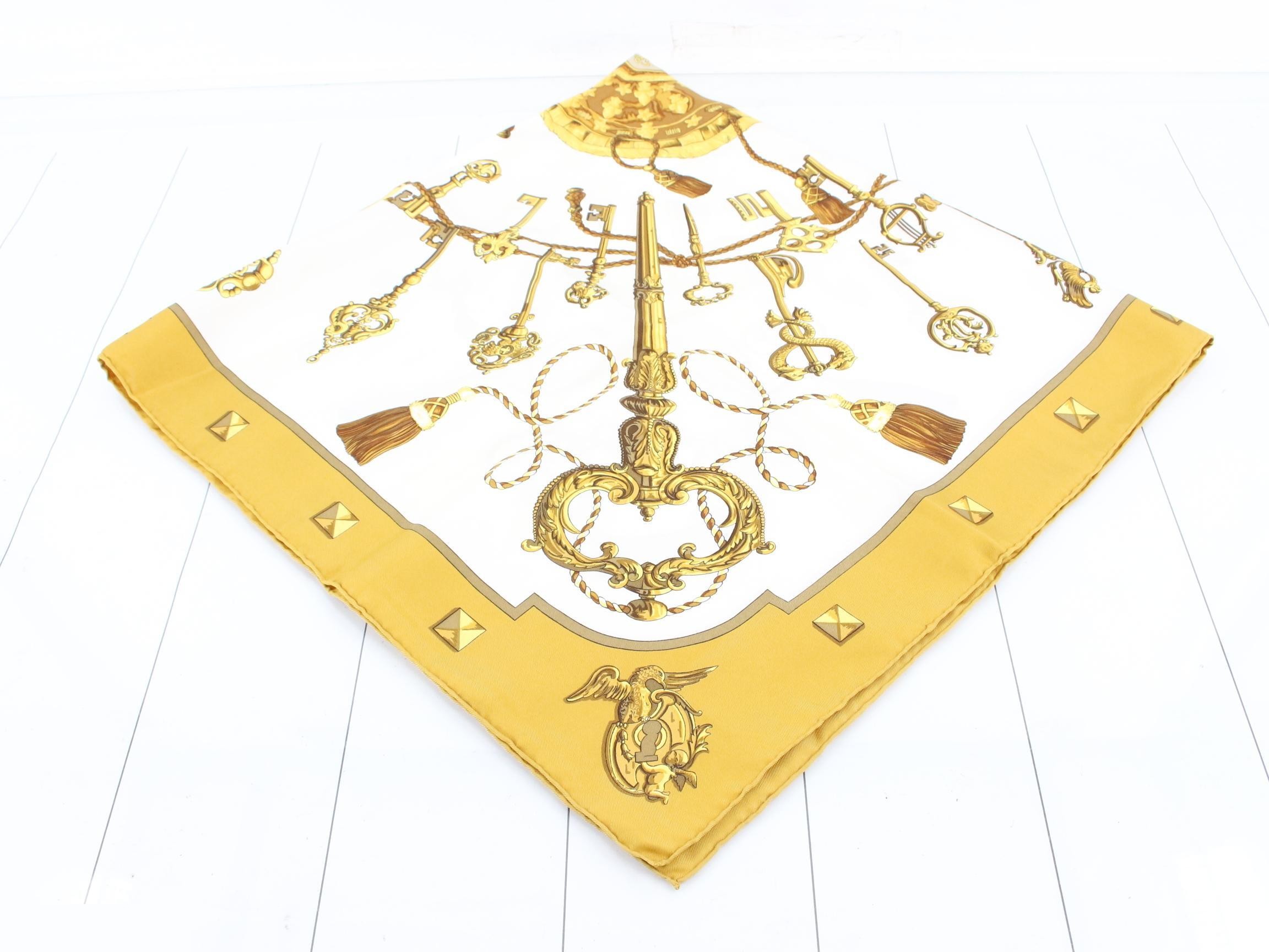Carre 90 Les Clés Gold White Silk — view 2