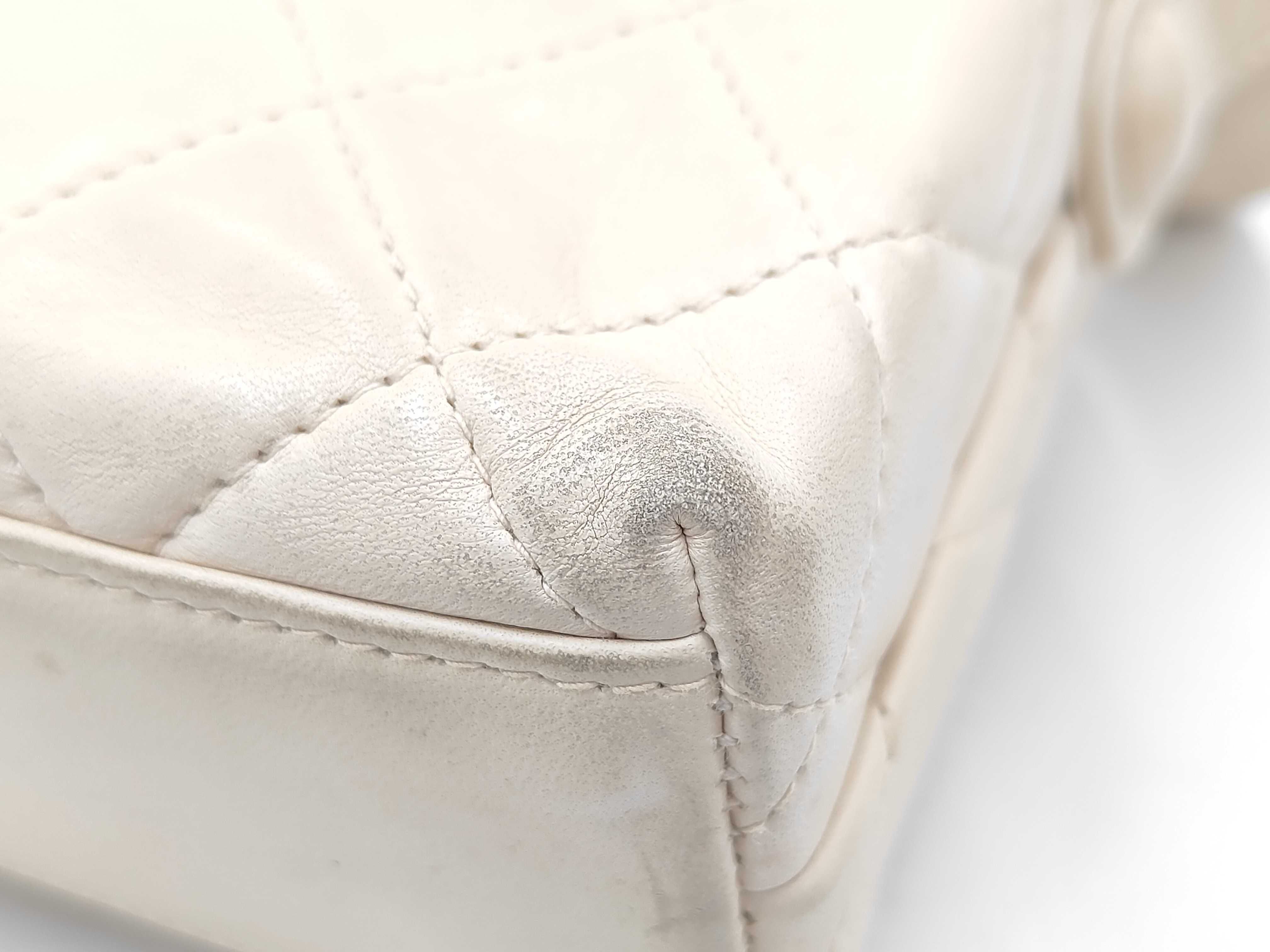 ID- Matelasse Cowskin Shoulder bag Coco Mark White Gold Metal Fittings Shoulder bag — view 3