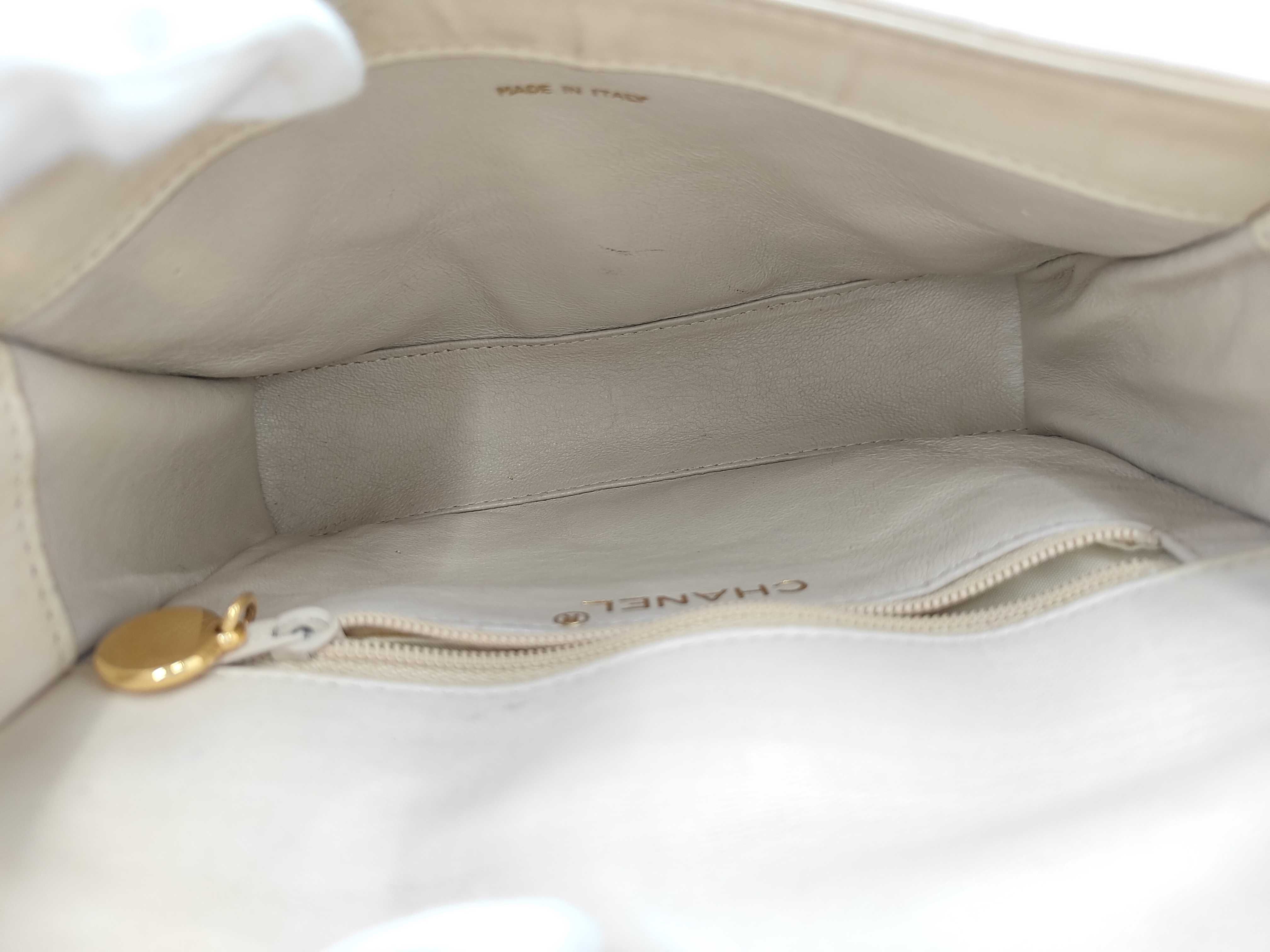 ID- Matelasse Cowskin Shoulder bag Coco Mark White Gold Metal Fittings Shoulder bag — view 7