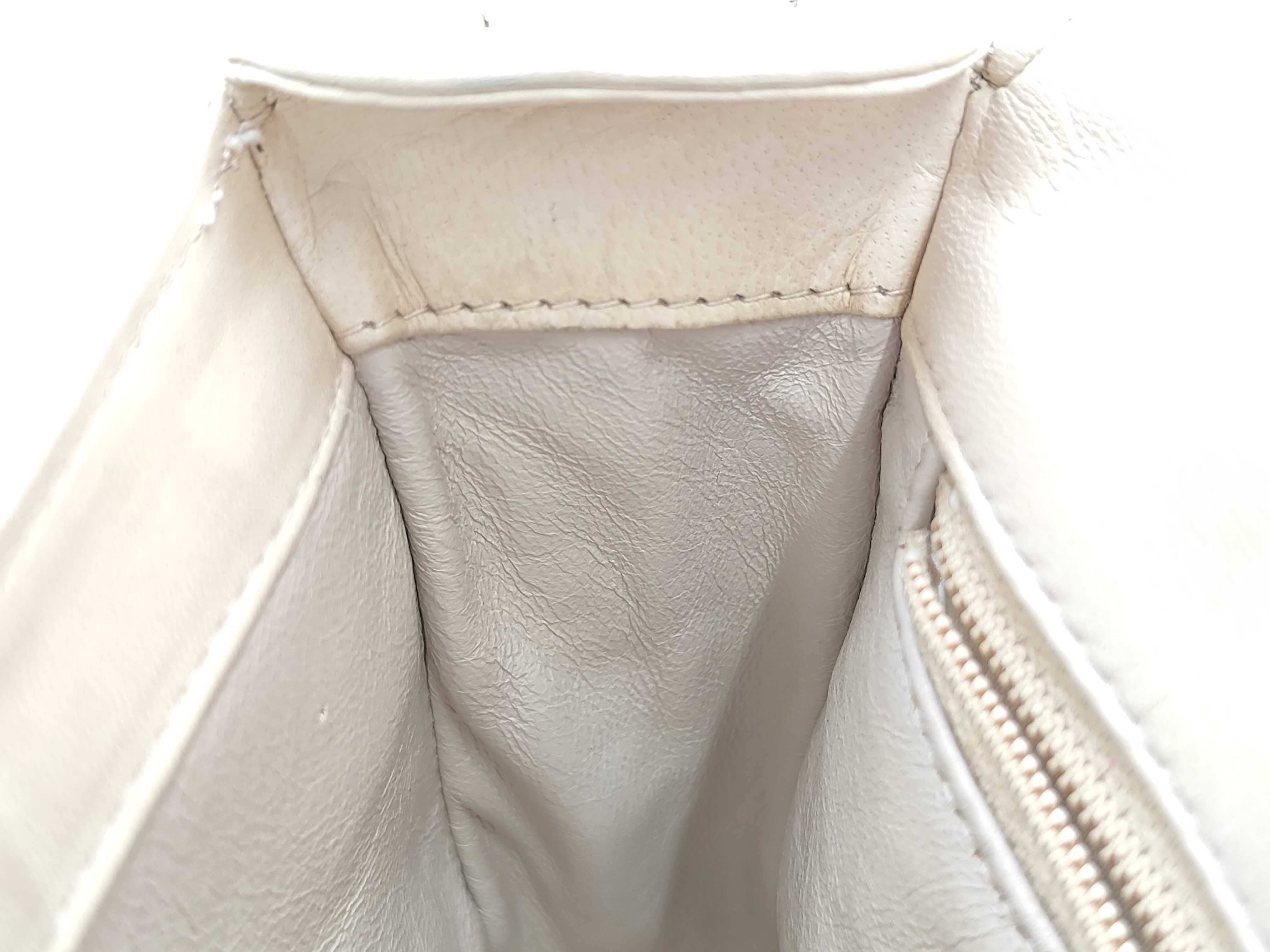 ID- Matelasse Cowskin Shoulder bag Coco Mark White Gold Metal Fittings Shoulder bag — view 8