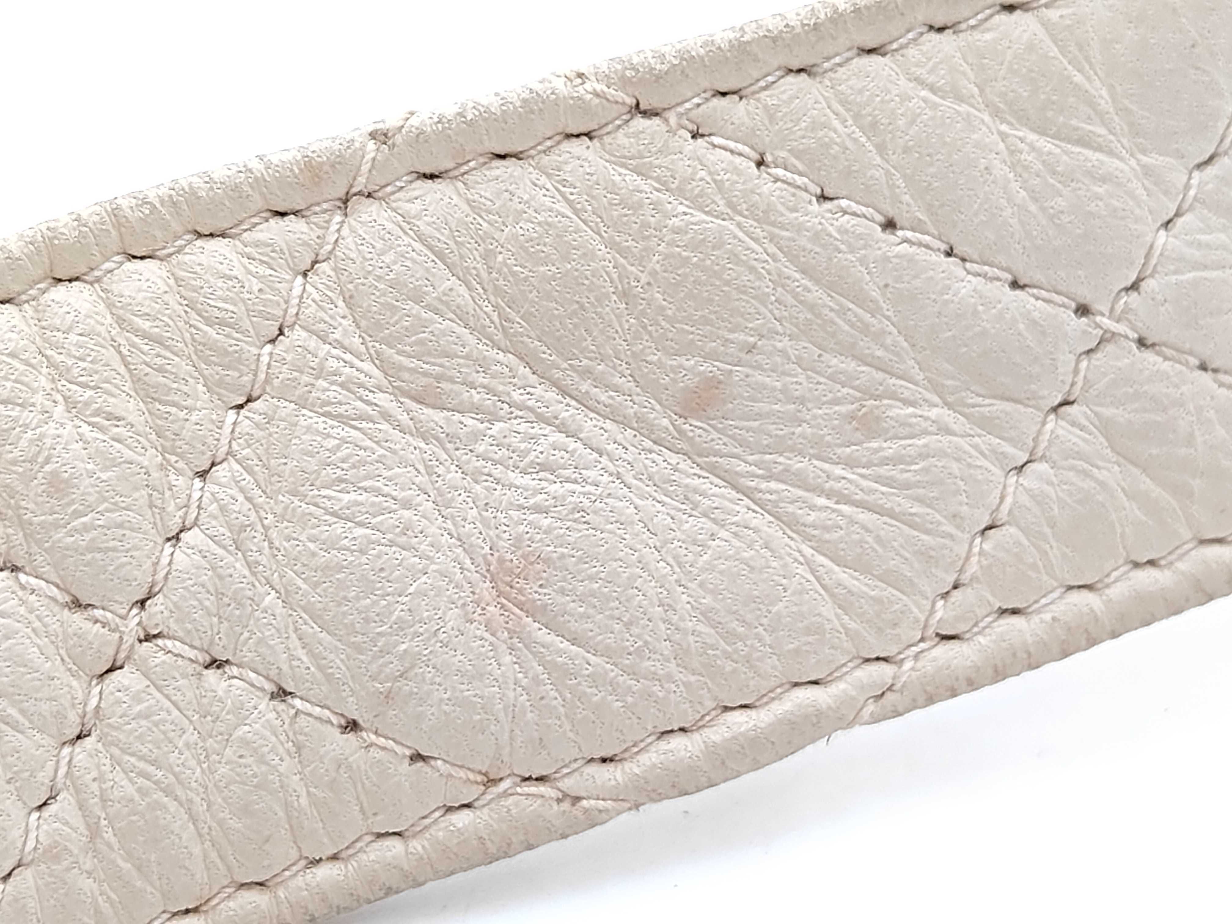 ID- Matelasse Cowskin Shoulder bag Coco Mark White Gold Metal Fittings Shoulder bag — view 9