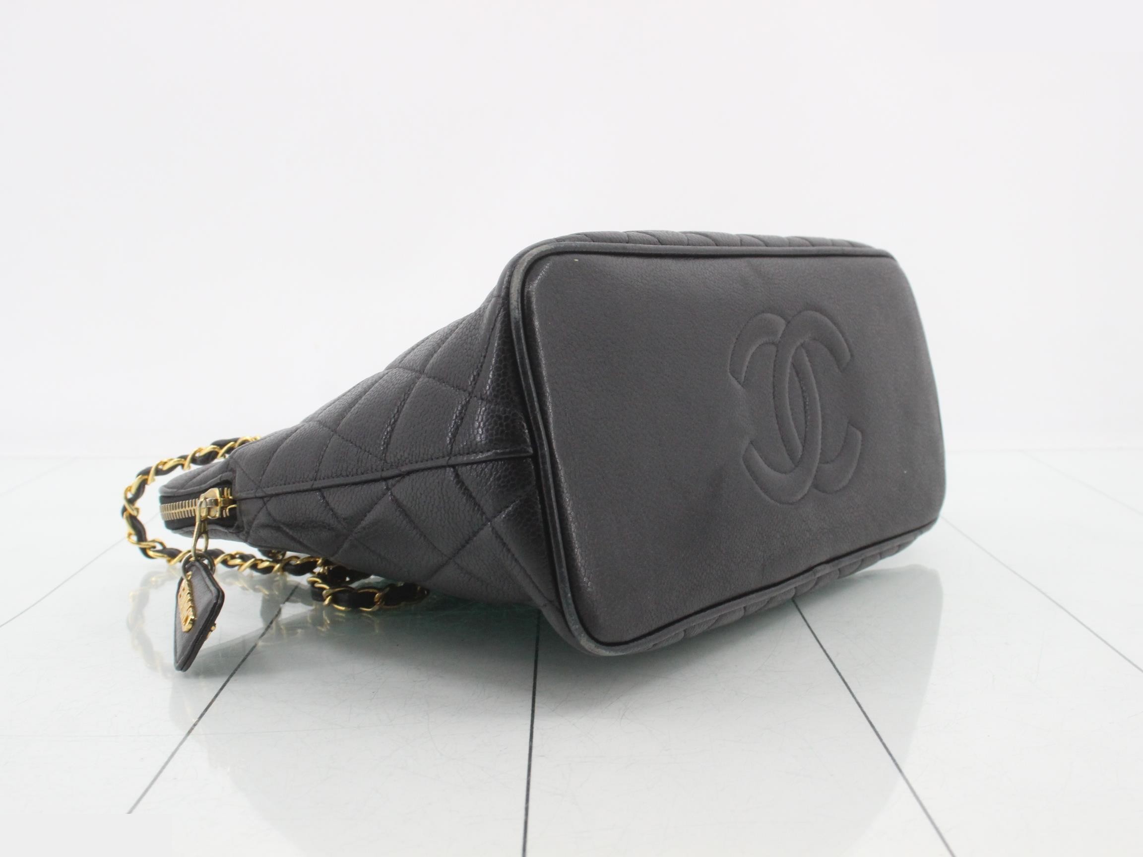 Caviar leather matelassé shoulder bag, model number 4. — view 5