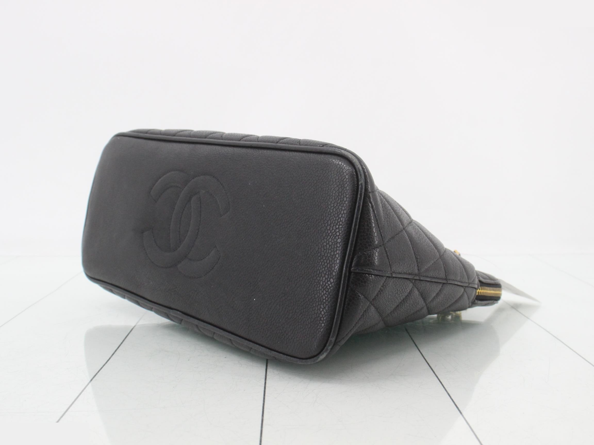 Caviar leather matelassé shoulder bag, model number 4. — view 6