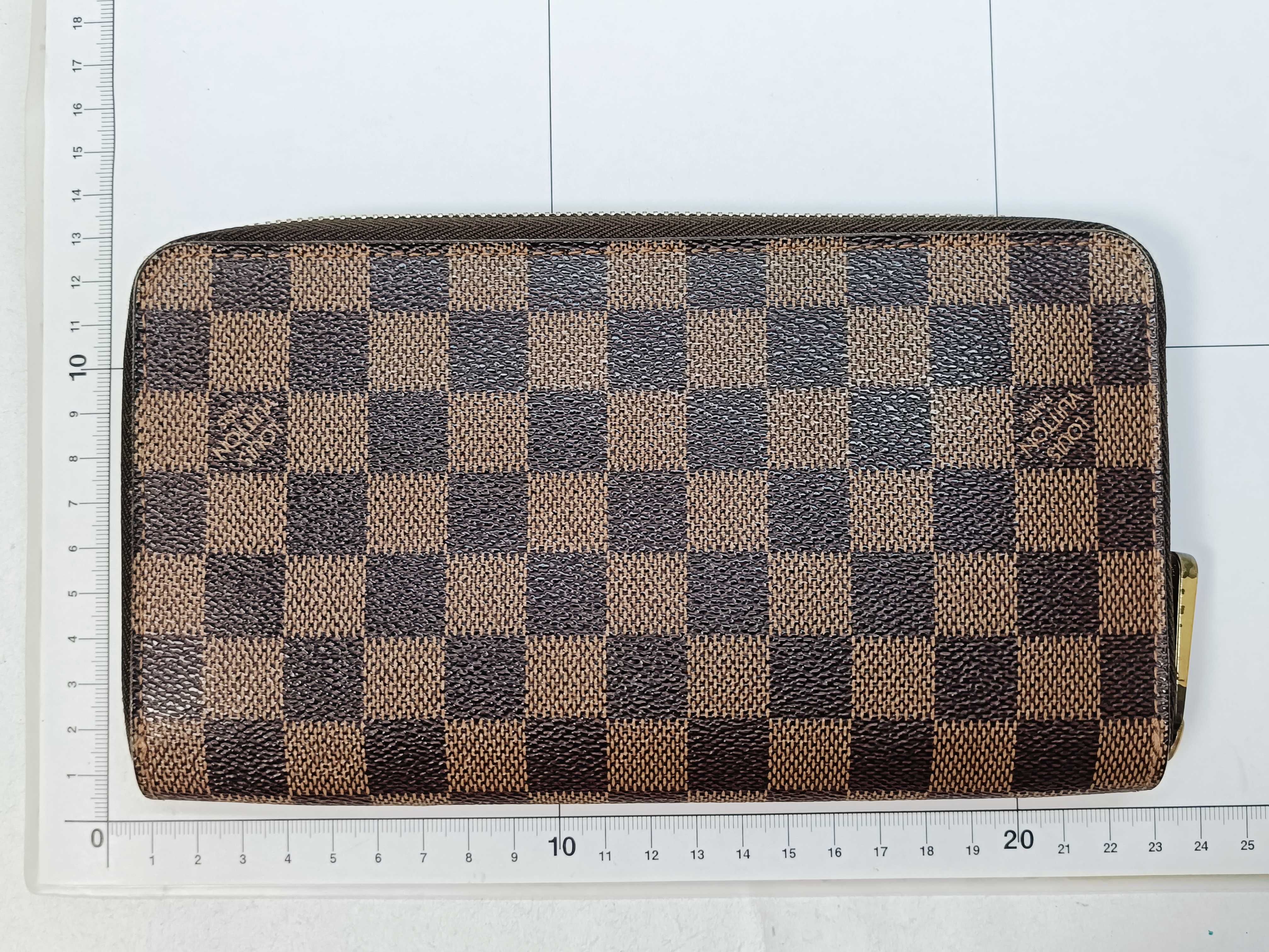 Damier Zippy Organizer Wallet — view 2