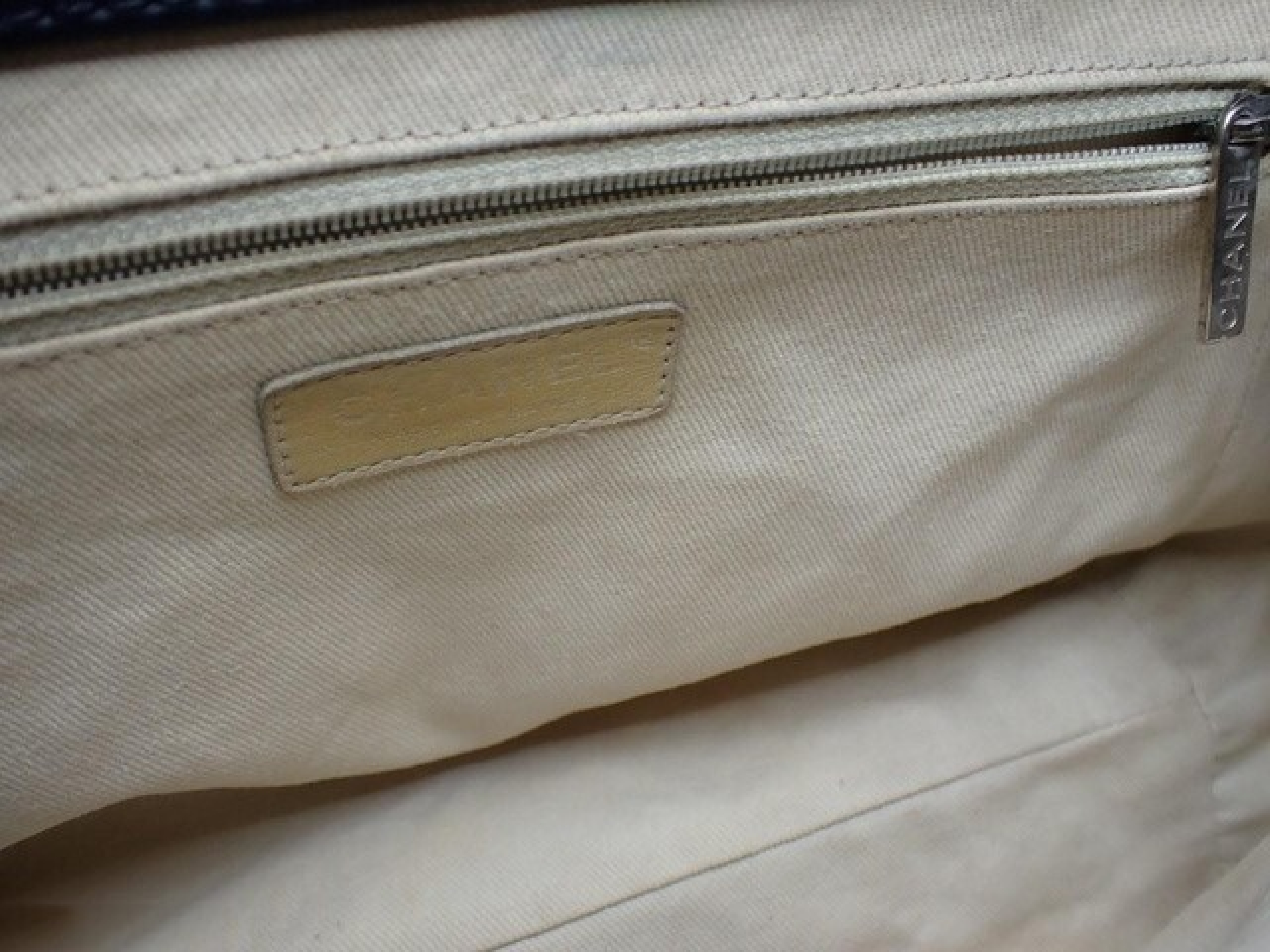 enamel tote bag, serial number 17 series, with original seal. — view 7