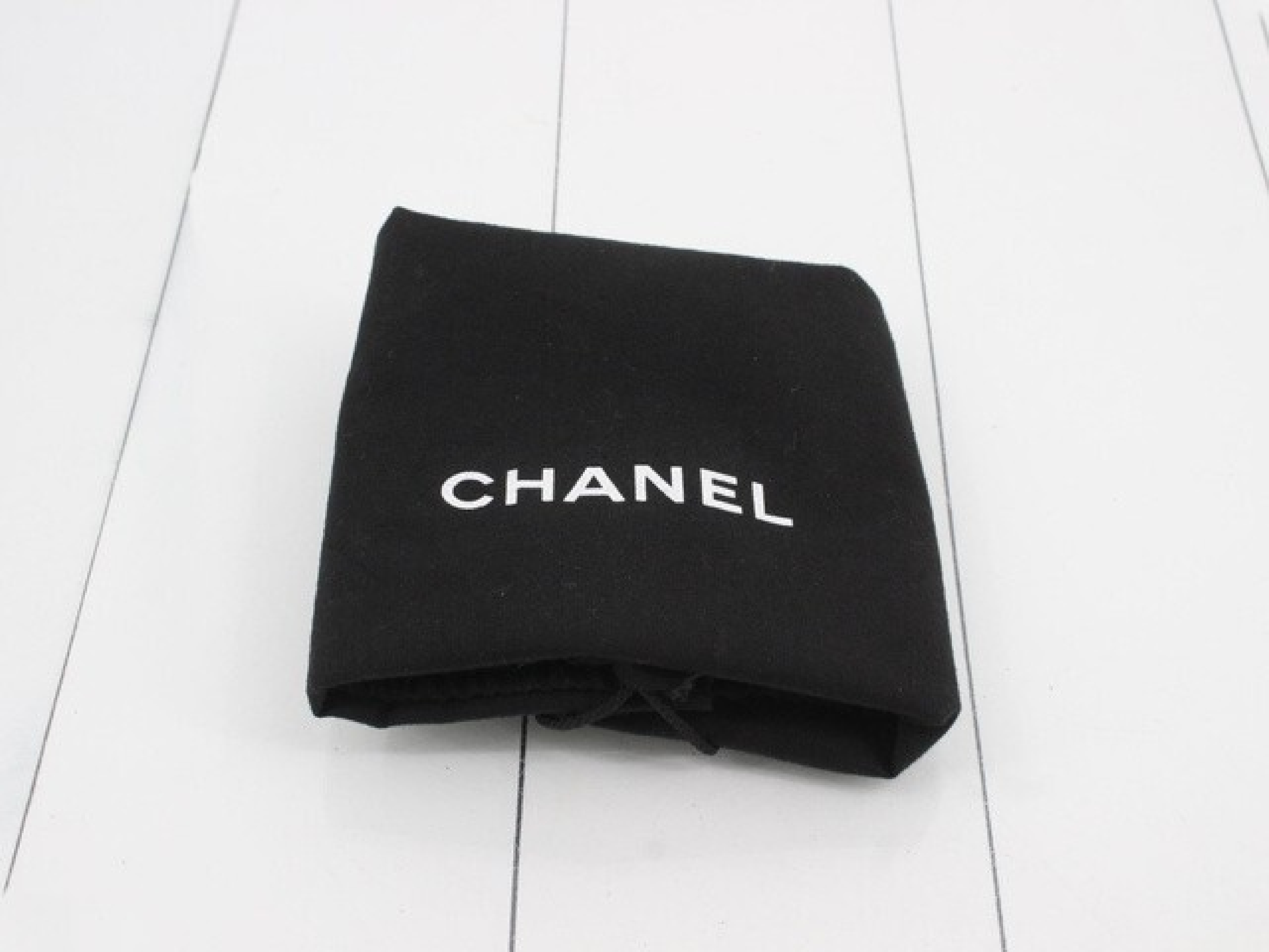 enamel tote bag, serial number 17 series, with original seal. — view 10