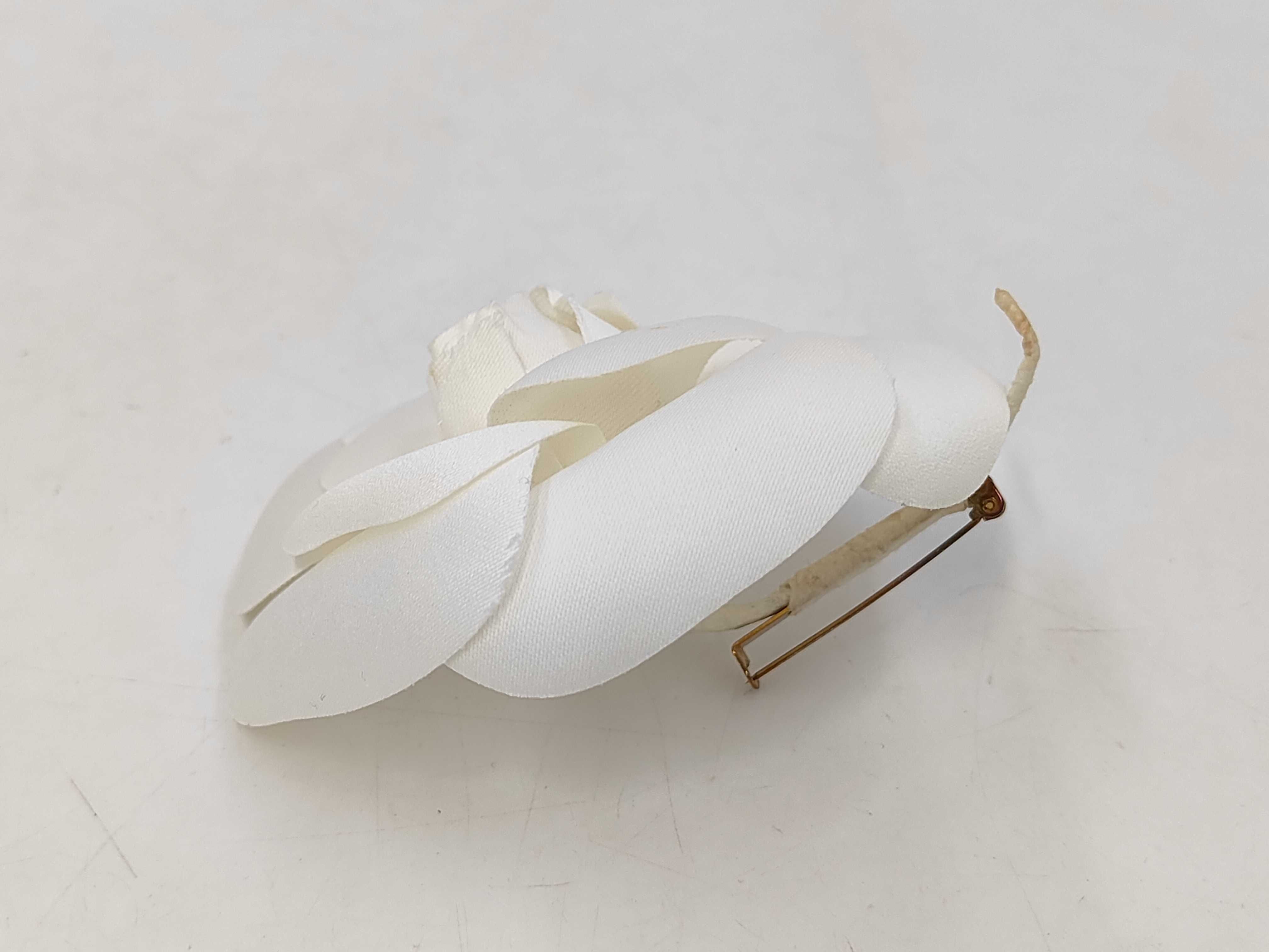 Corsage / Canvas Brooch — view 2