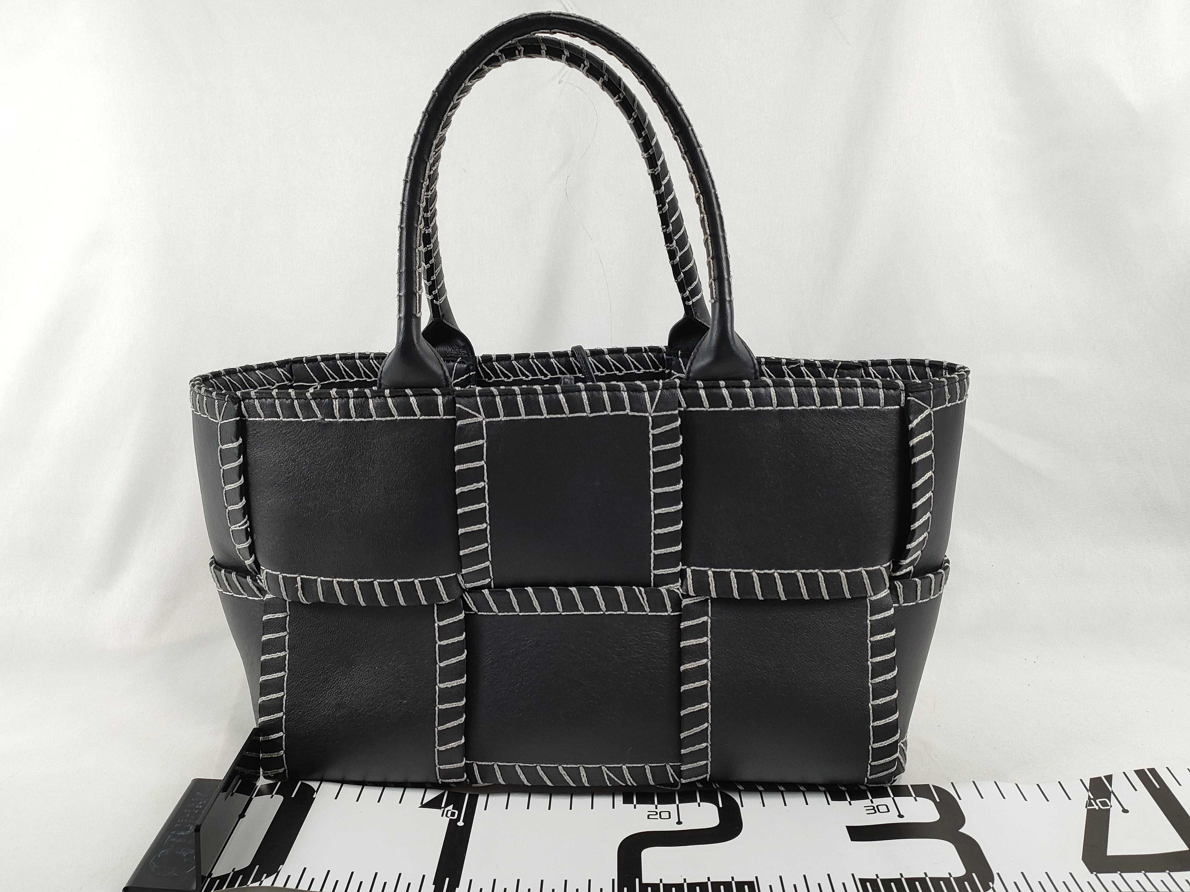 Intrecciato Bottega Veneta Intrecciato Arco Tote Bag — view 2