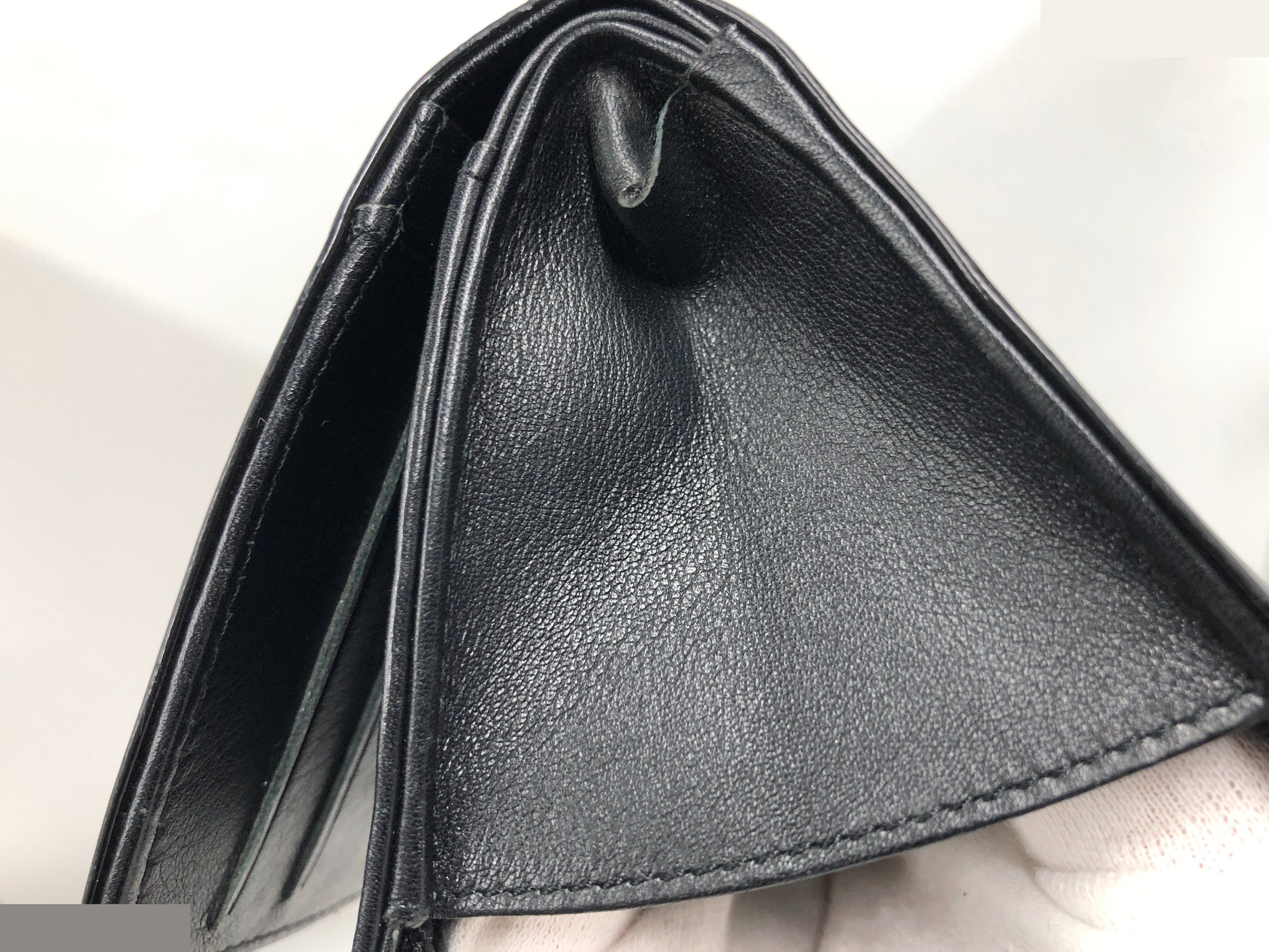 Makeup compact wallet with sticker, item number 13318297, includes guarantee card. — view 11
