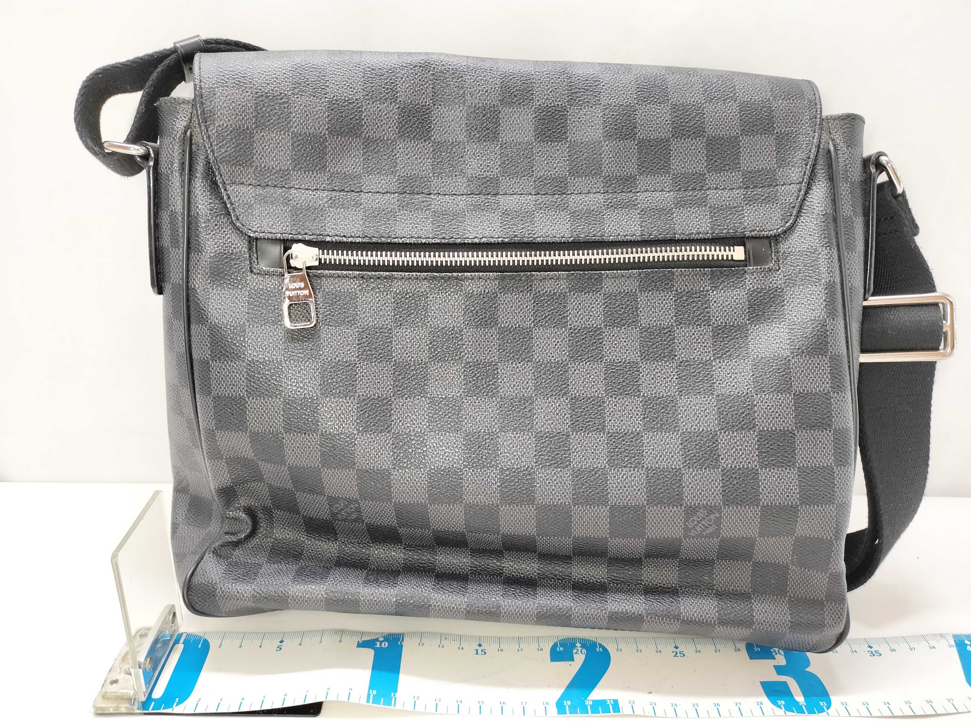 Damier Graphite PH- Damier Ebene District Messeger Bag Canvas Black N Shoulder Bag — view 2