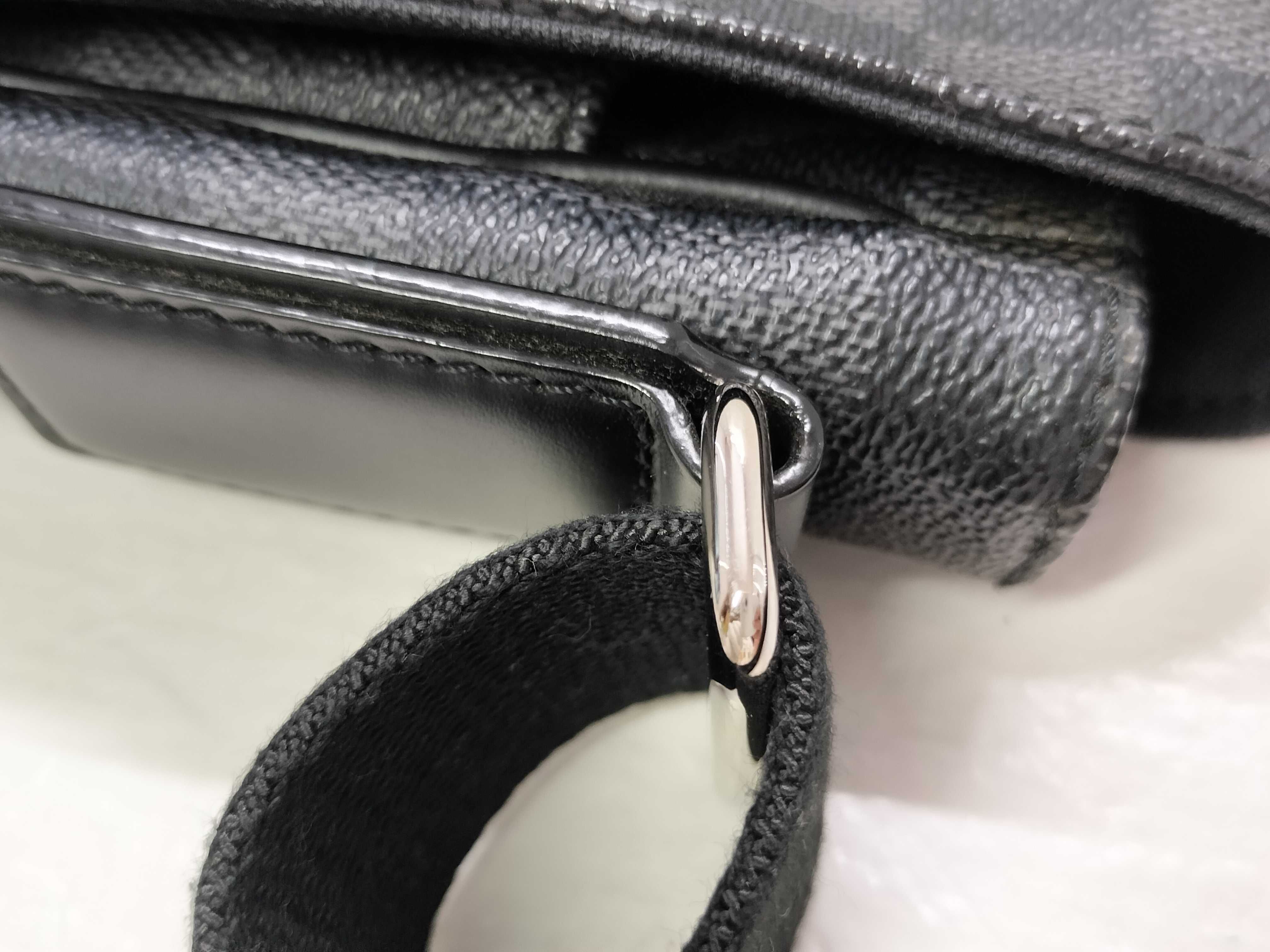 Damier Graphite PH- Damier Ebene District Messeger Bag Canvas Black N Shoulder Bag — view 5