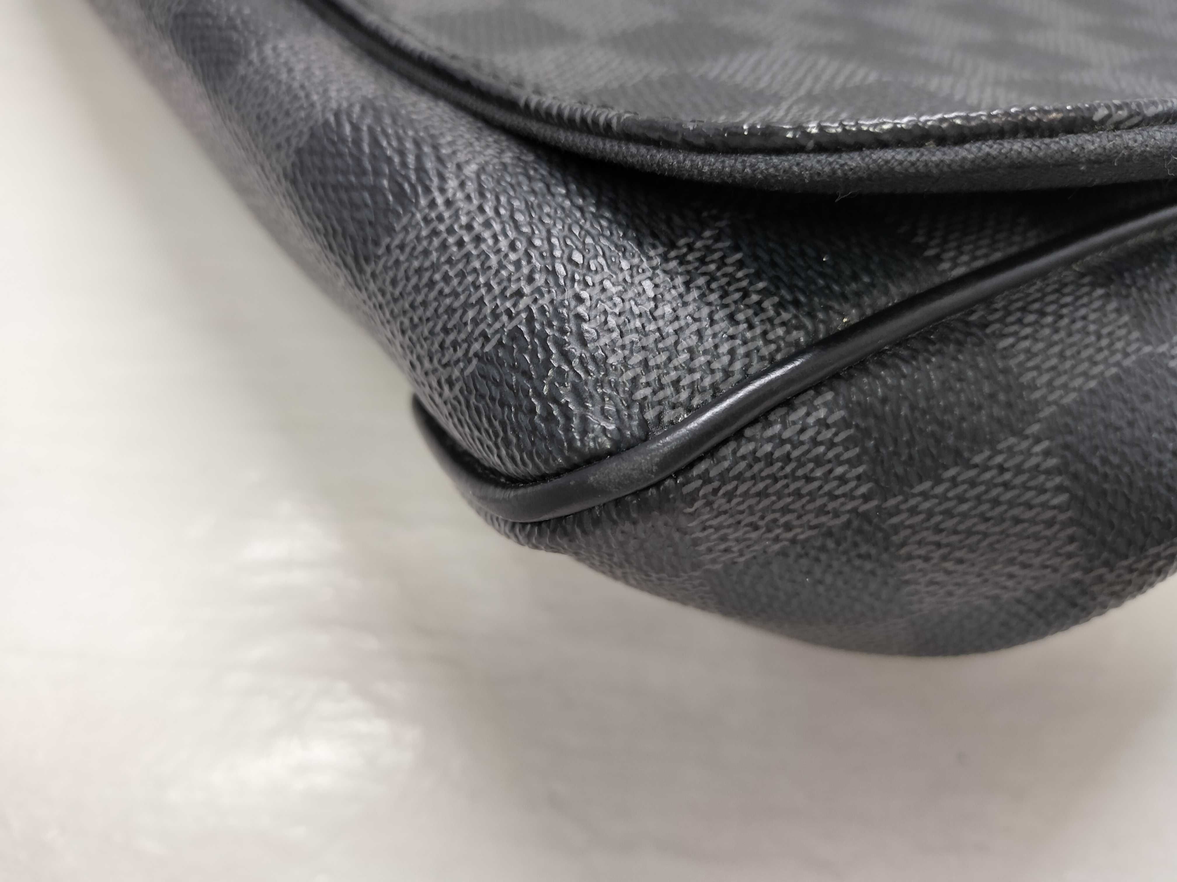 Damier Graphite PH- Damier Ebene District Messeger Bag Canvas Black N Shoulder Bag — view 6