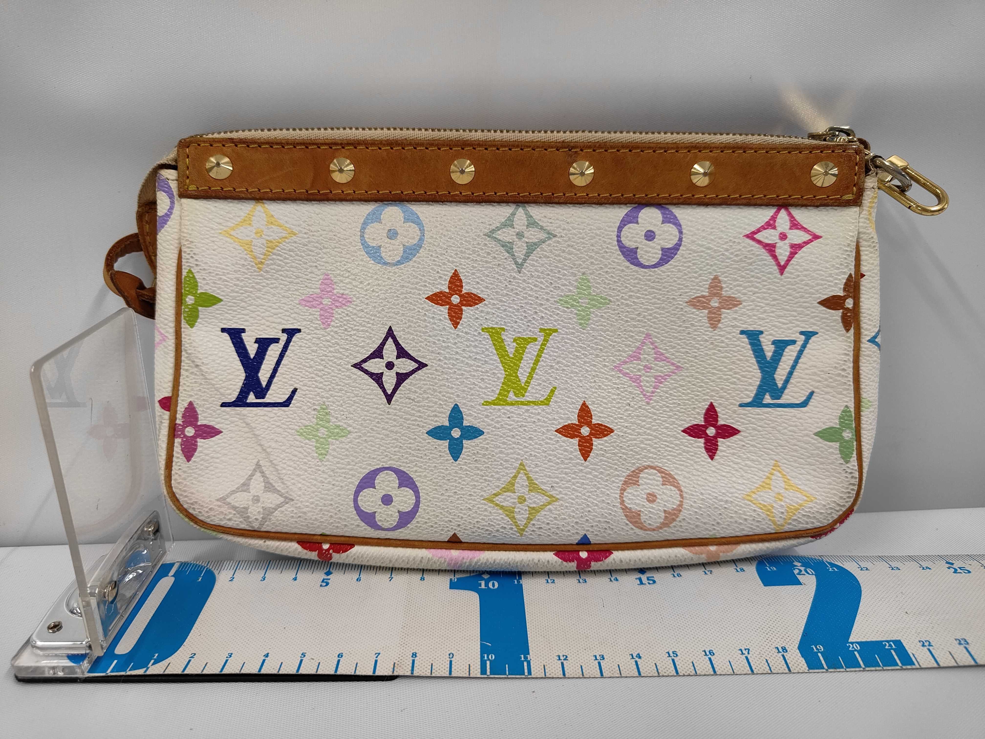 M92649 Louis Vuitton Pochette Accessoires Handbag — view 2
