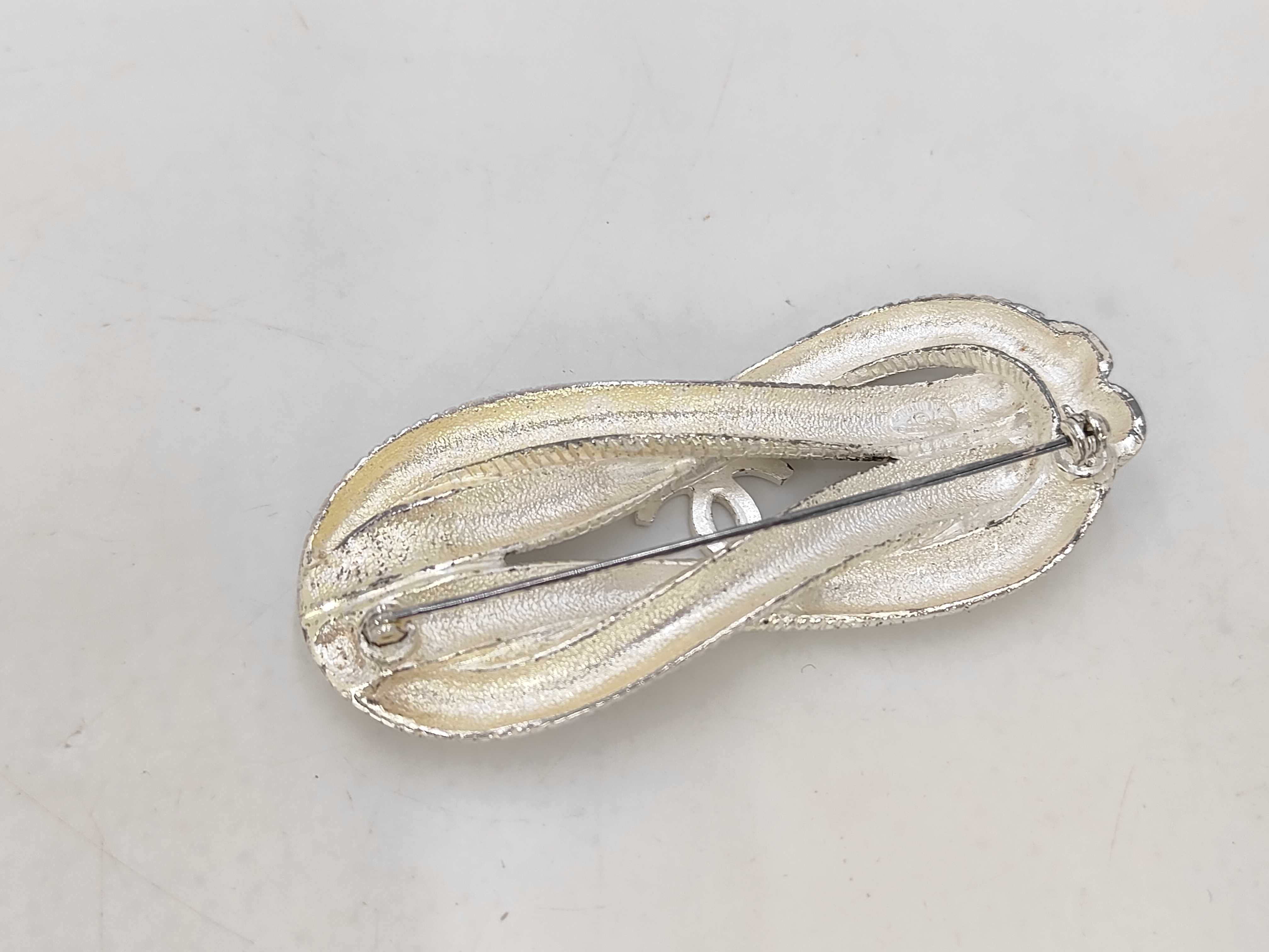 97P Coco Mark Pin Brooch Pin Badge Brooch — view 2