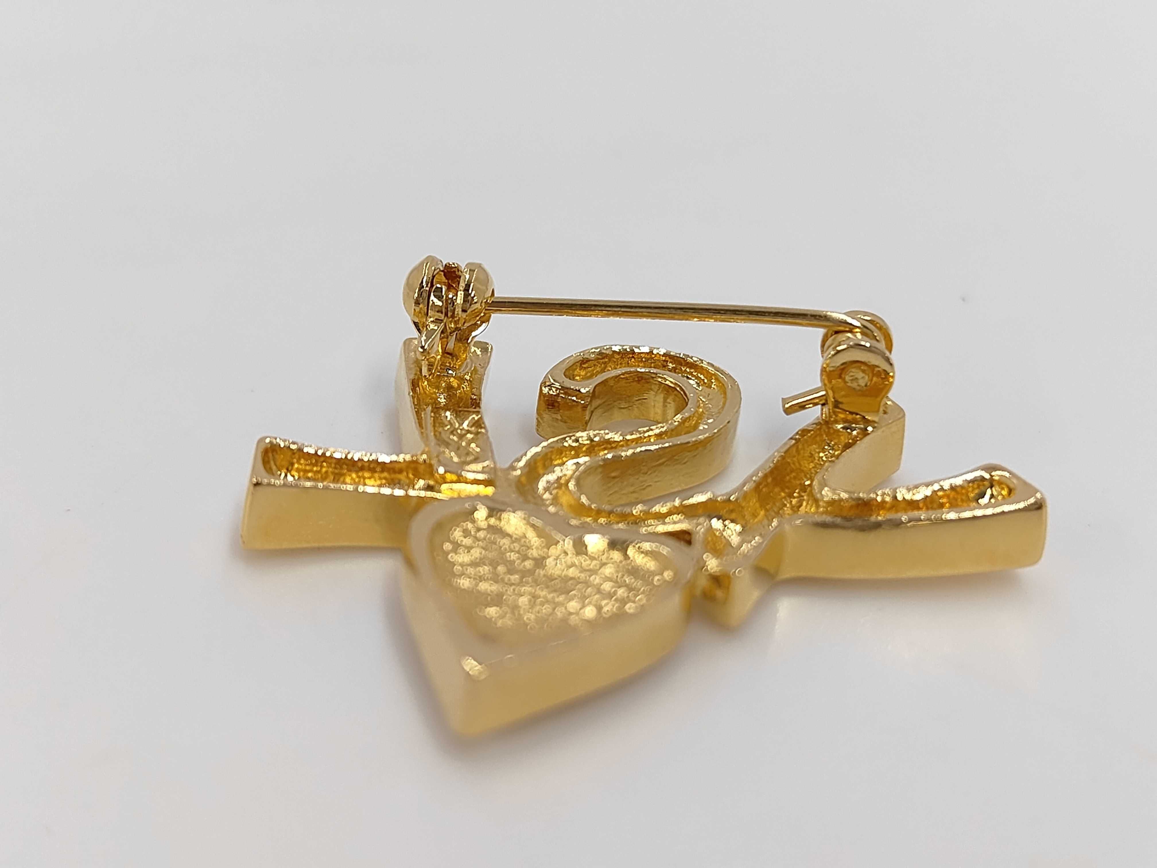 brooch — view 4