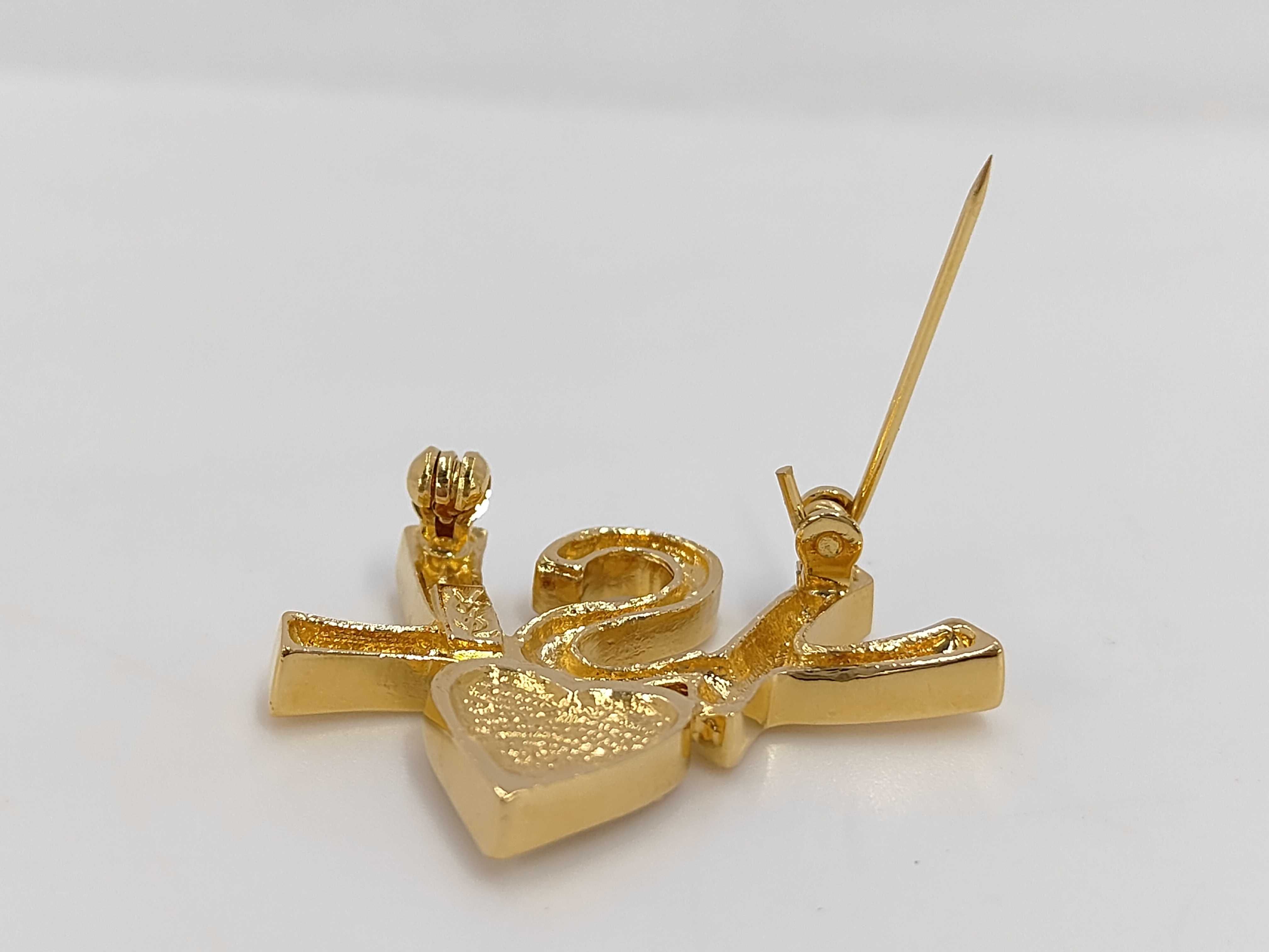 brooch — view 5