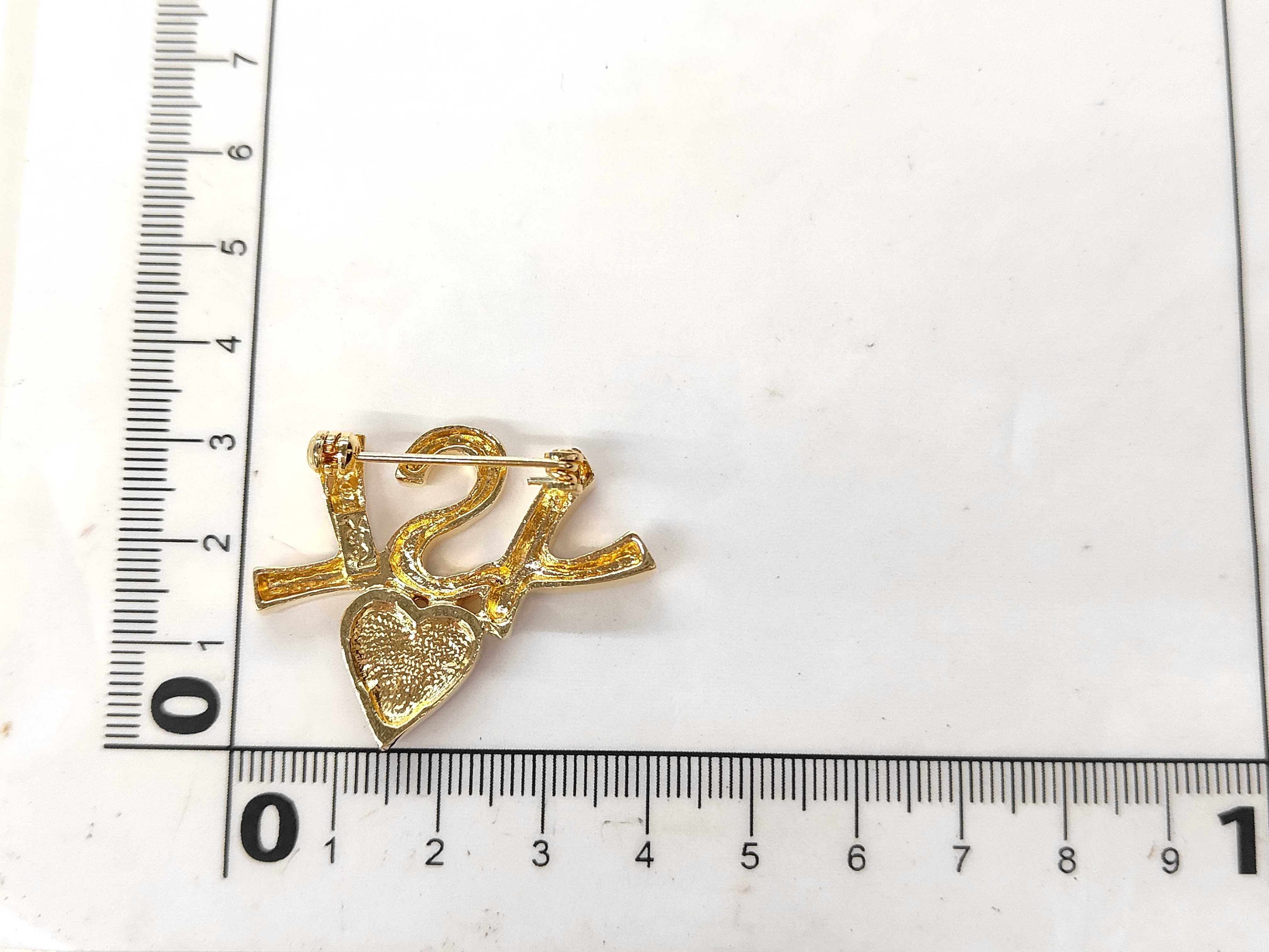brooch — view 6
