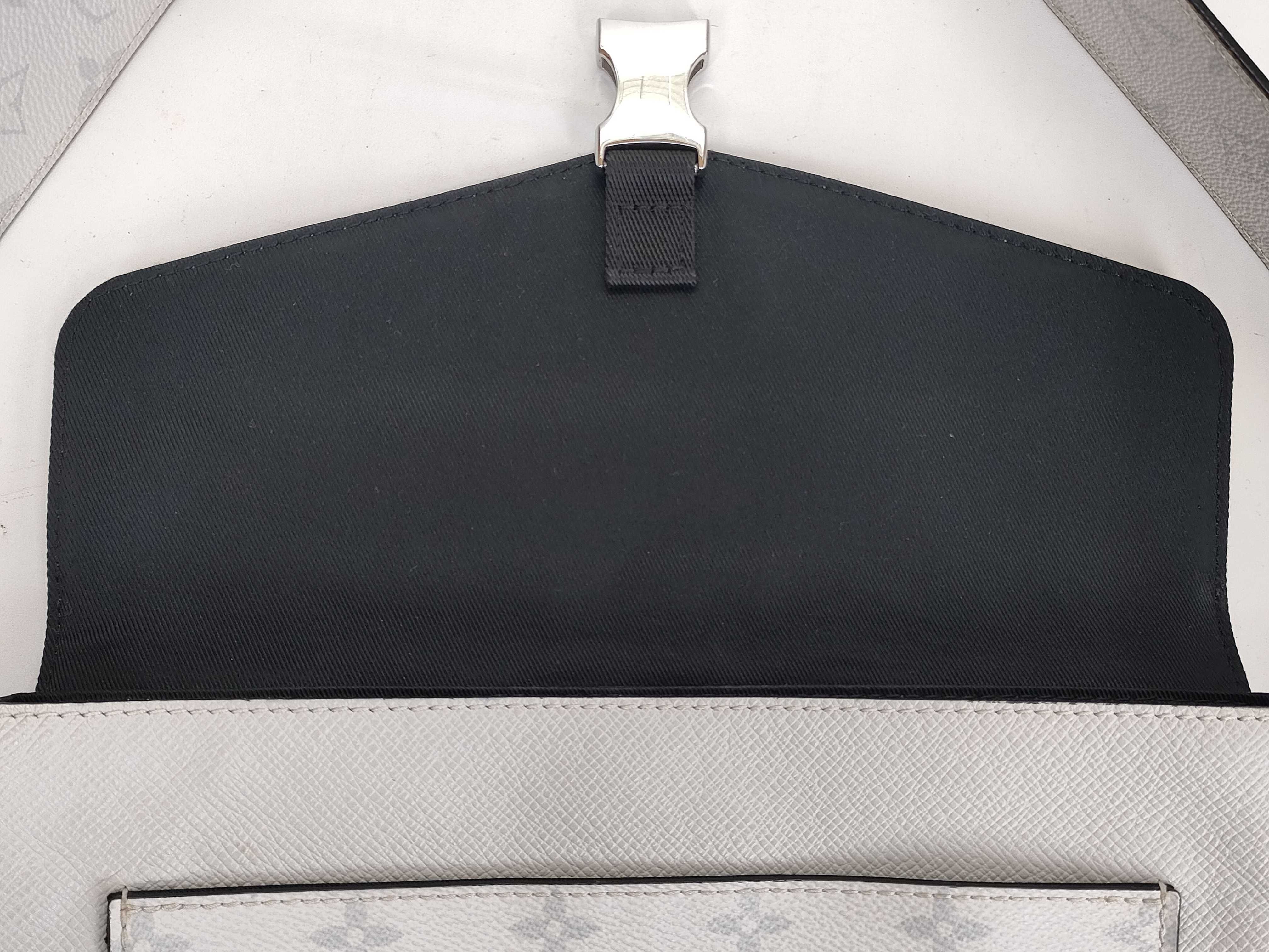 Taigarama Flap Messenger M30411 CA3290 White Shoulder Bag — view 9