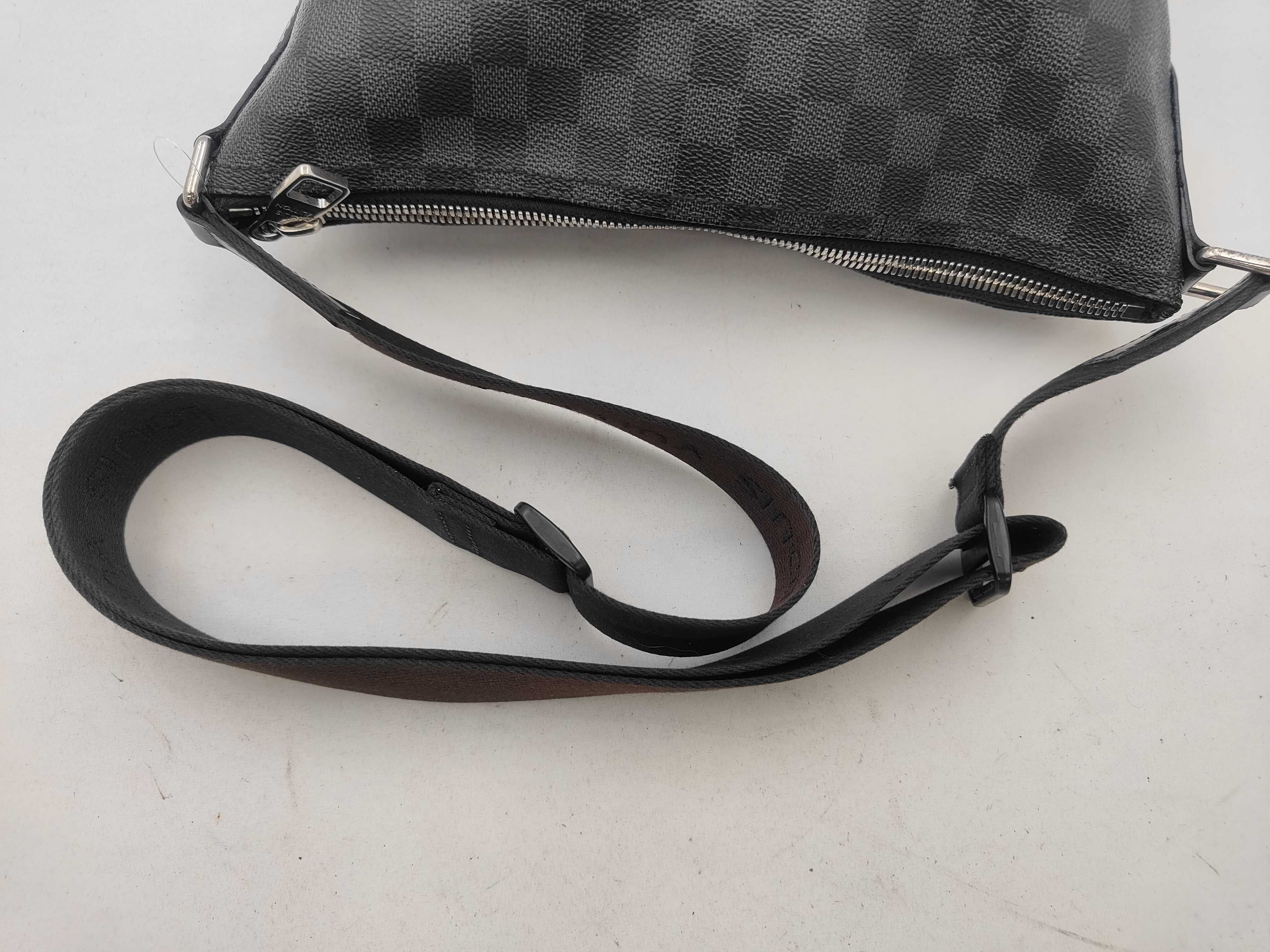 Damier Graphite N41211 Mick Shoulder Bag — view 3