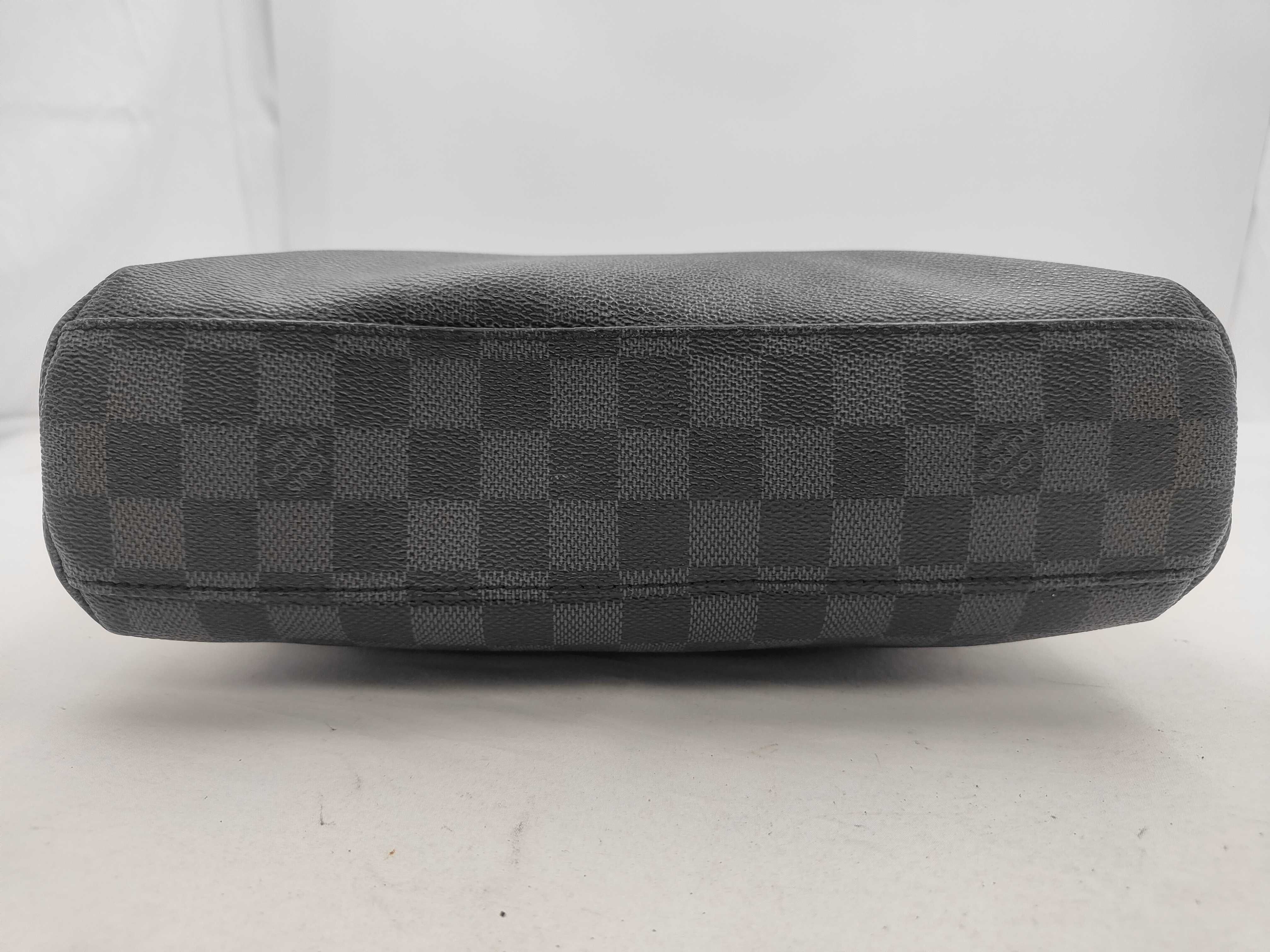 Damier Graphite N41211 Mick Shoulder Bag — view 7
