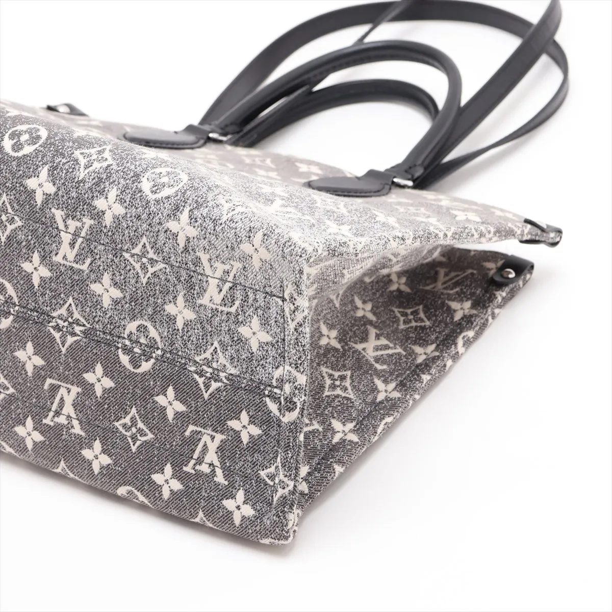 Monogram Jacquard Denim OnTheGo MM M46448 Gray (RFID detected) — view 3