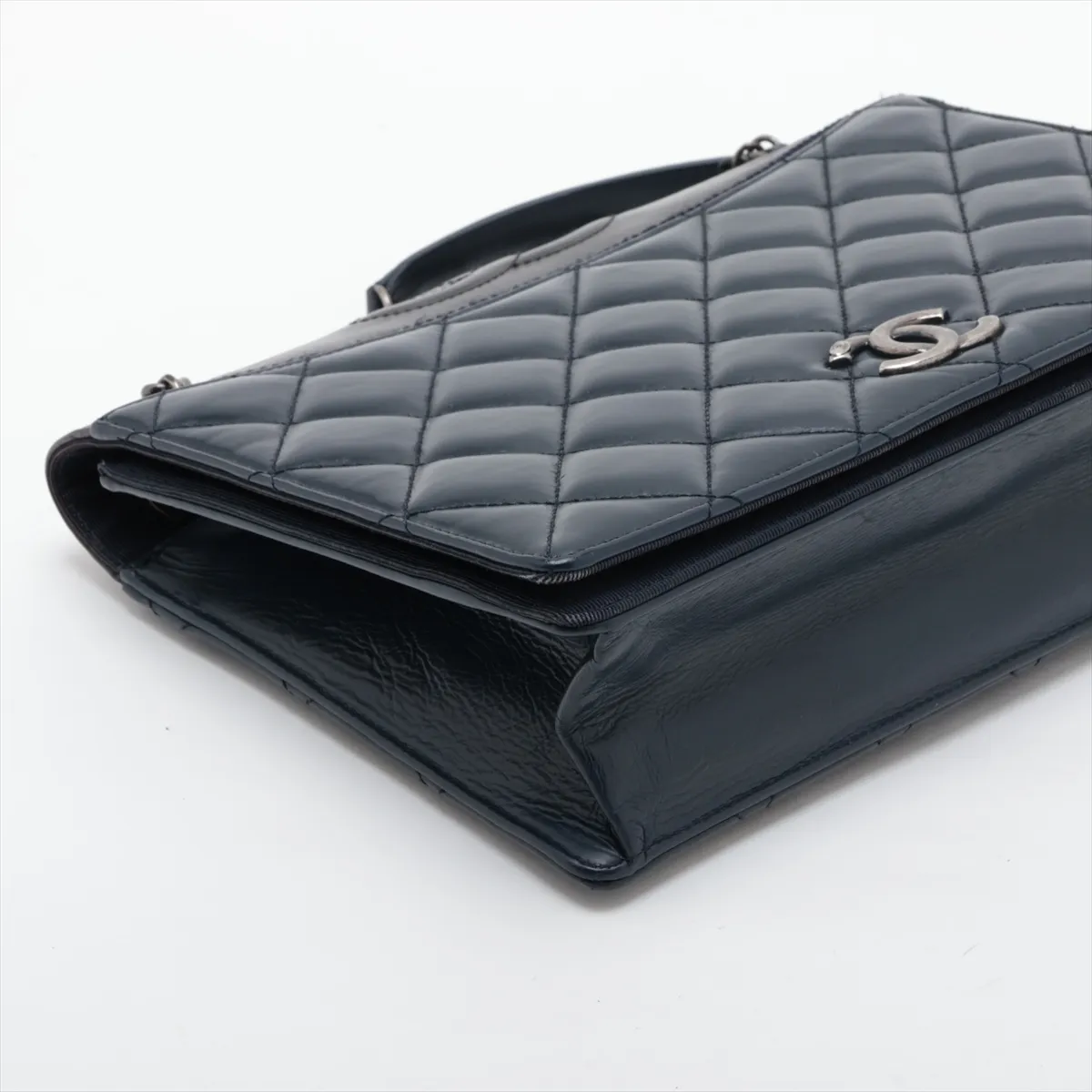 Matelassé Lambskin Single Flap Double Chain Bag, Navy x Black, Gunmetal Hardware, 21525294, Serial Number 21 — view 4