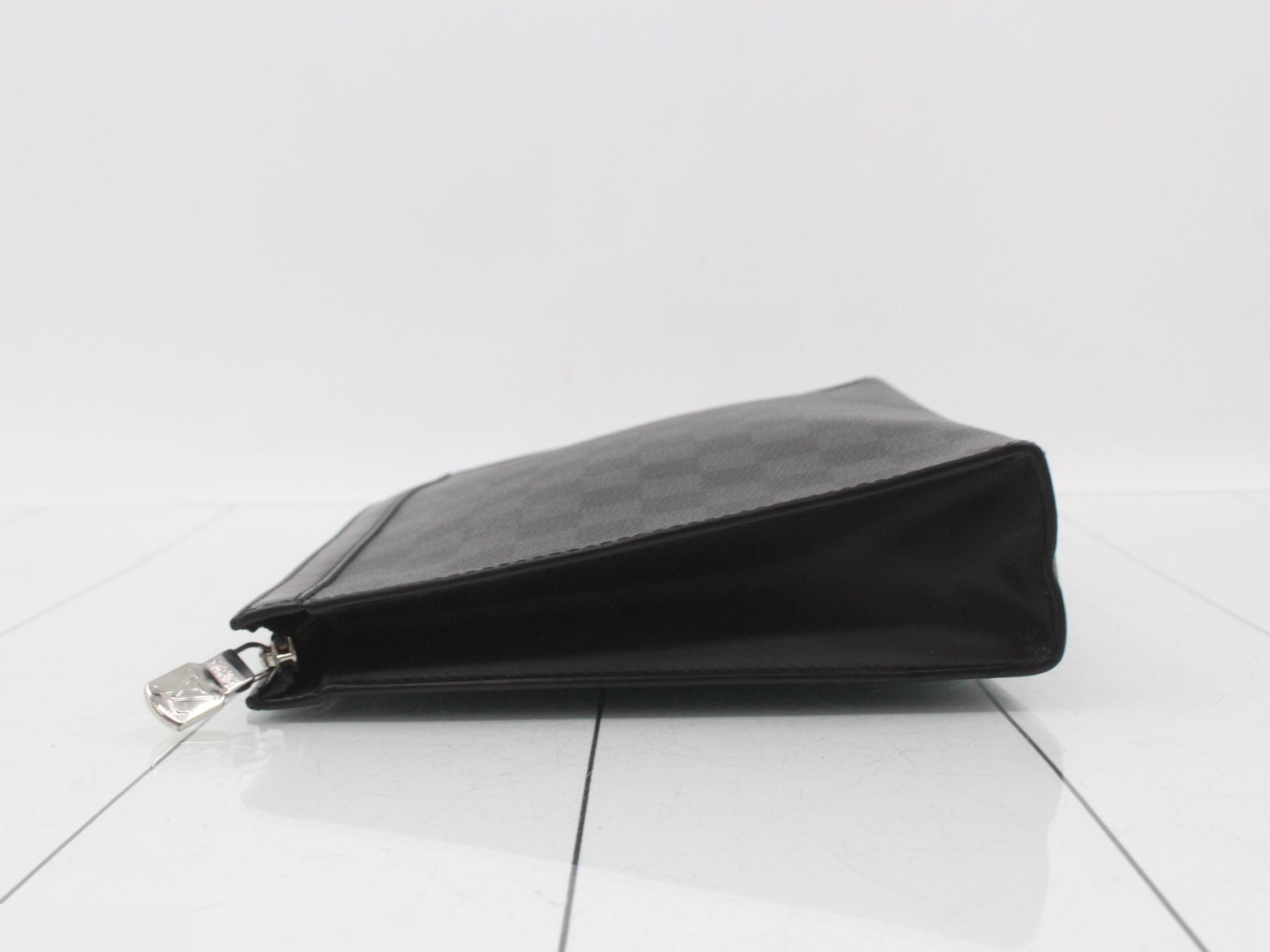 Damier Graphite Pochette Voyage MM Clutch Bag — view 4