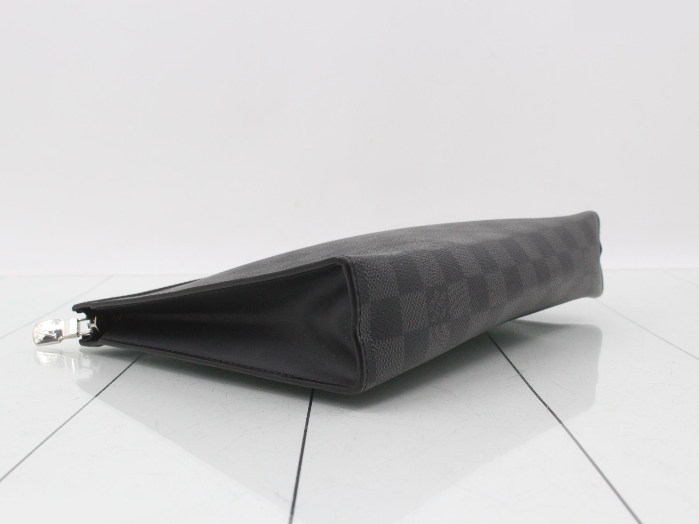 Damier Graphite Pochette Voyage MM Clutch Bag — view 5