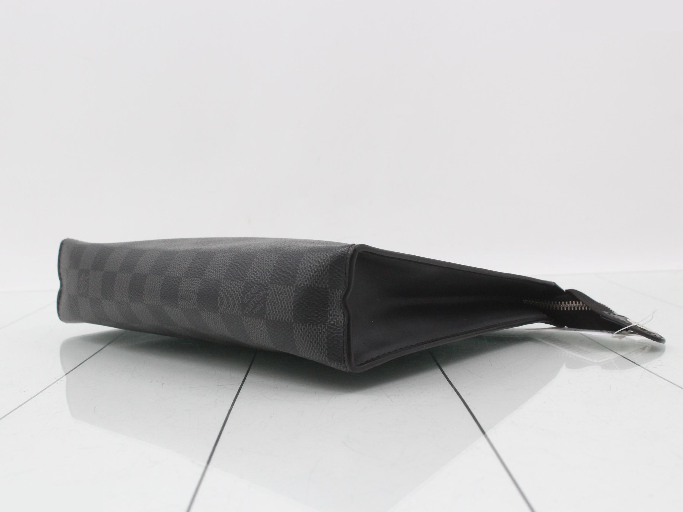 Damier Graphite Pochette Voyage MM Clutch Bag — view 6