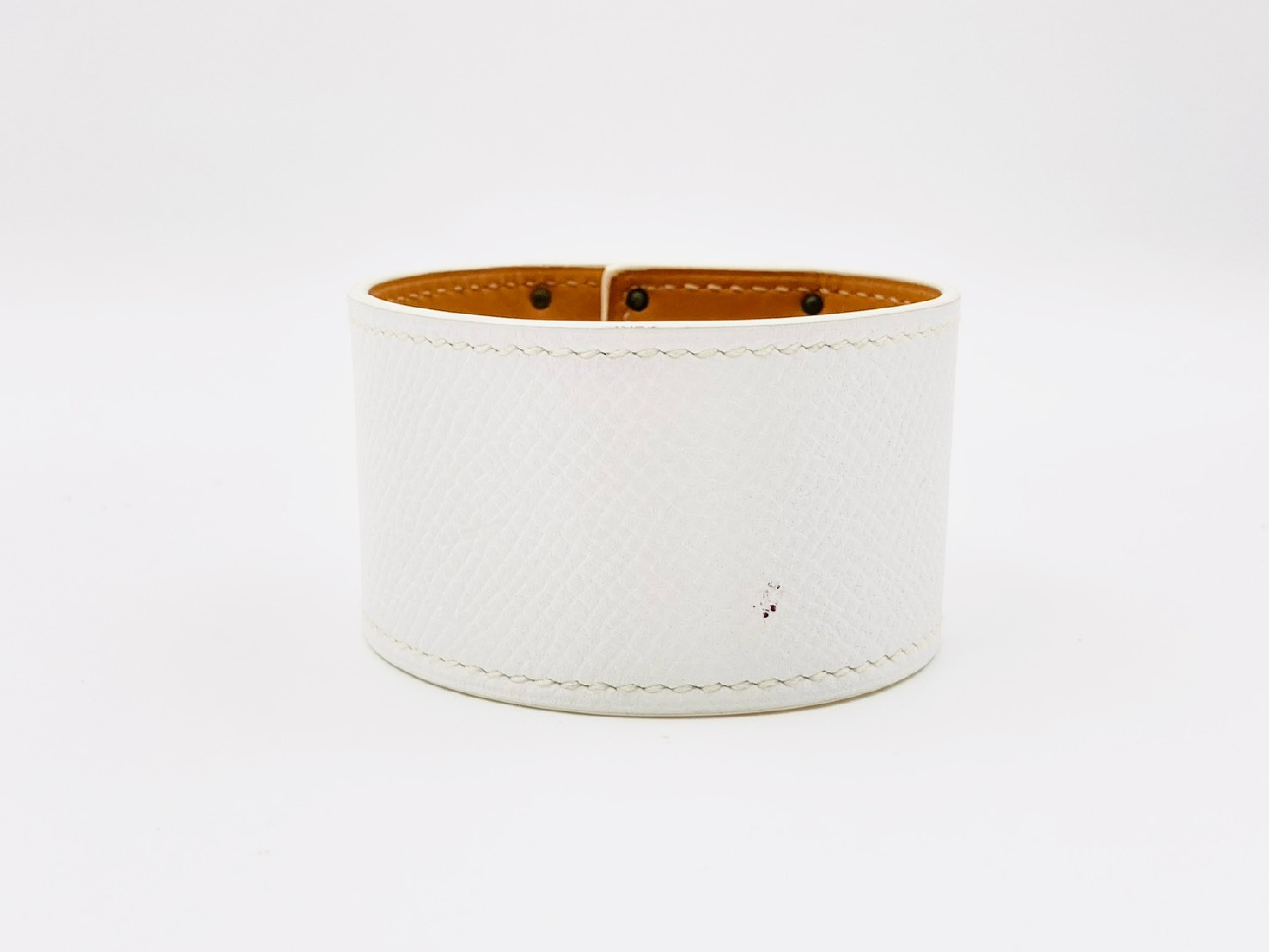 Kelly Dog Leather Bracelet, R stamp, Veau Epsom leather, White x Gold, Bracelet/Bangle — view 2