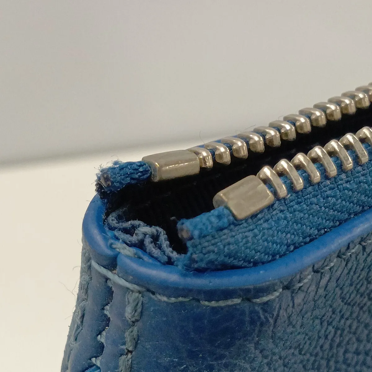 LV Aerogram Pochette iPad M81029 Blue (RFID detected) — view 9