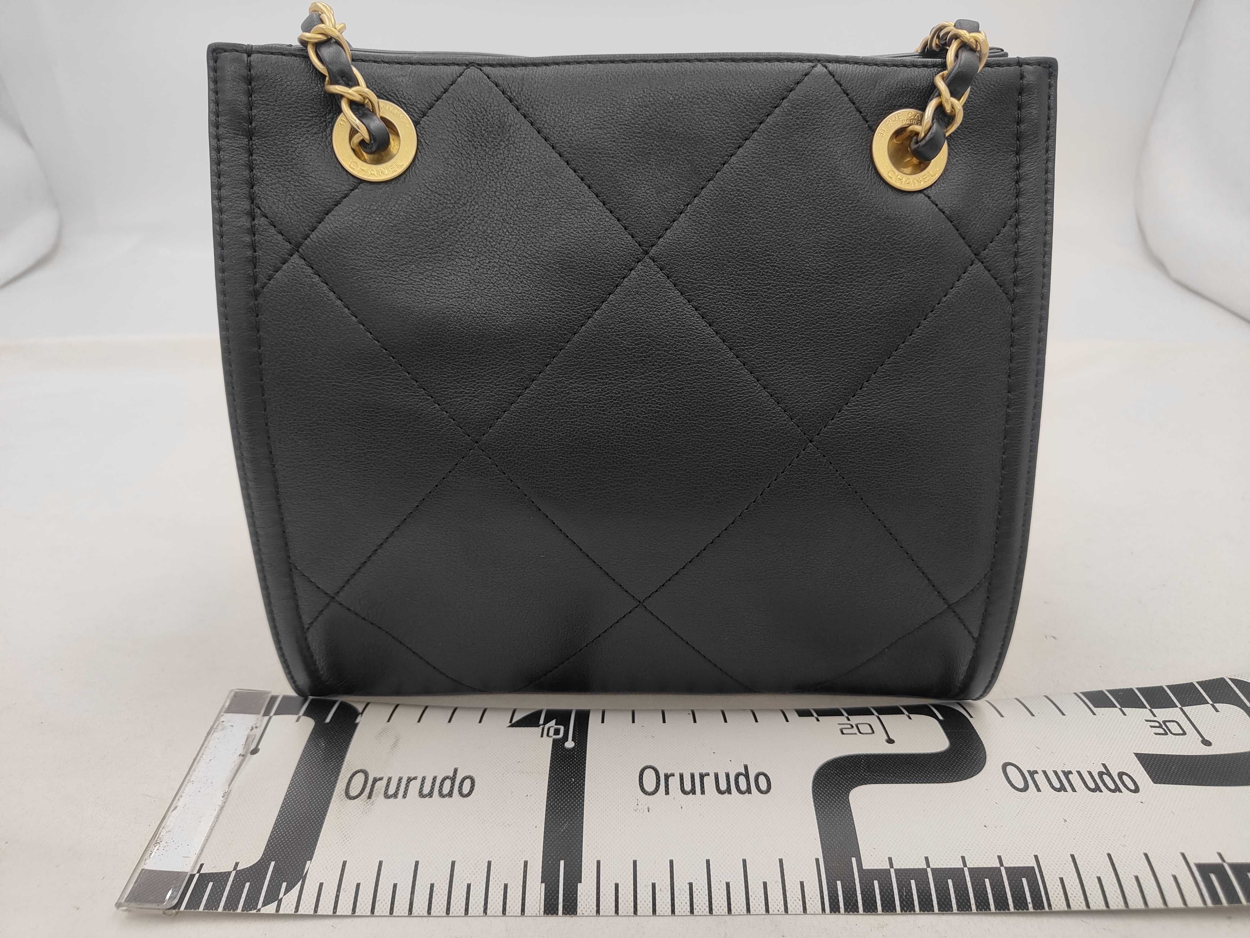 AS2750 Matelassé Lambskin Chain Shoulder Bag — view 2