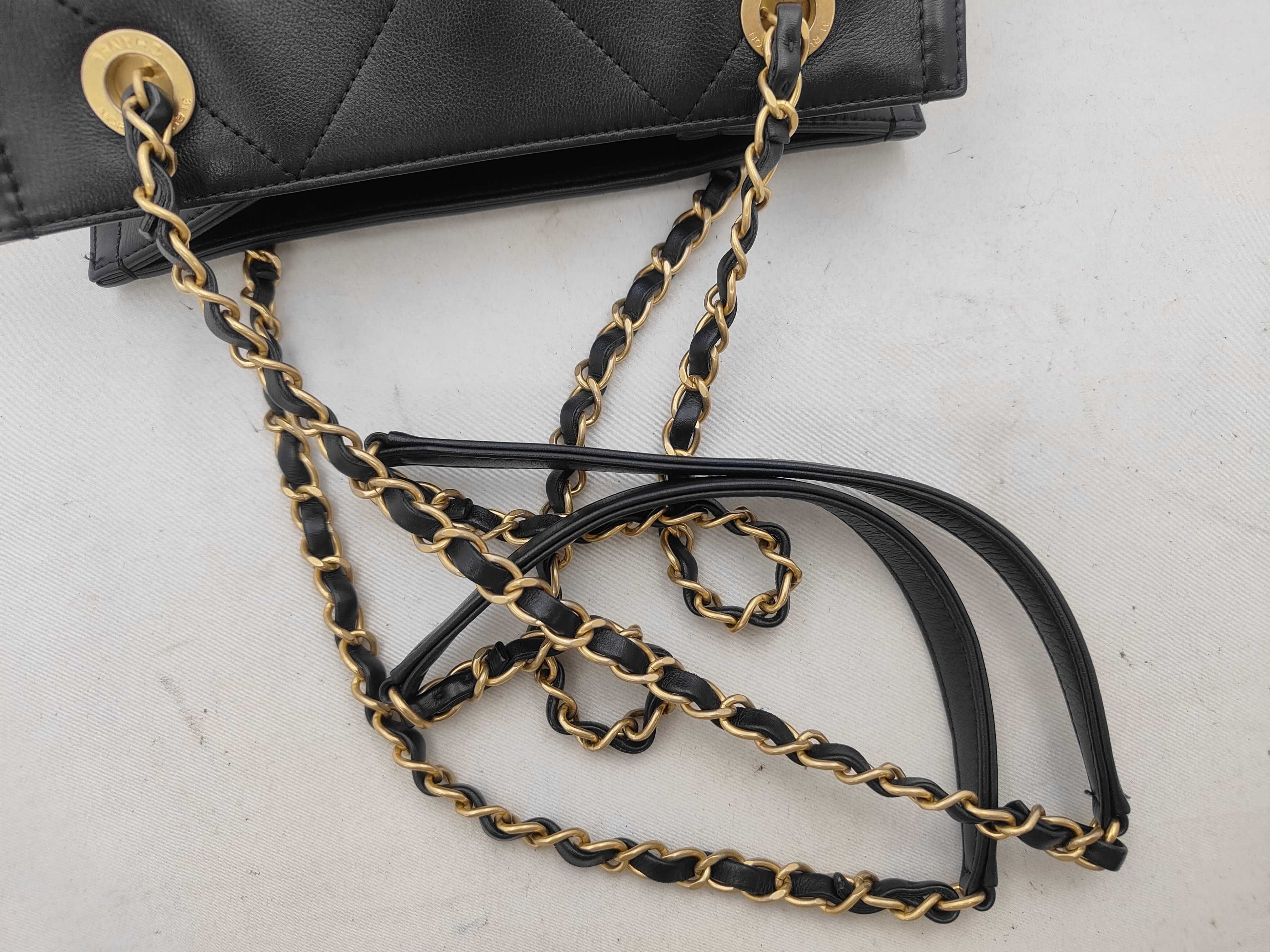 AS2750 Matelassé Lambskin Chain Shoulder Bag — view 3