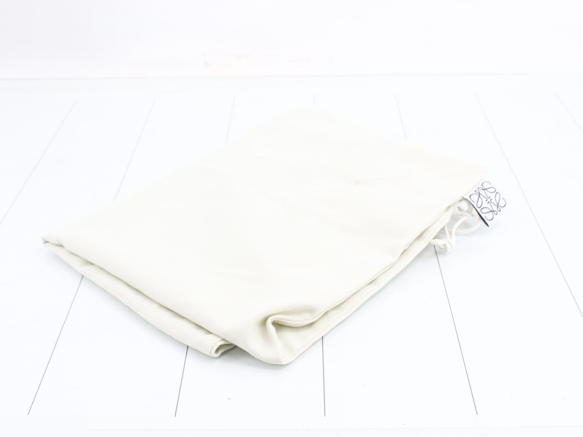 Other lines: Bags & Tote Bags, Cushion Tote, Canvas, Anagram — view 7