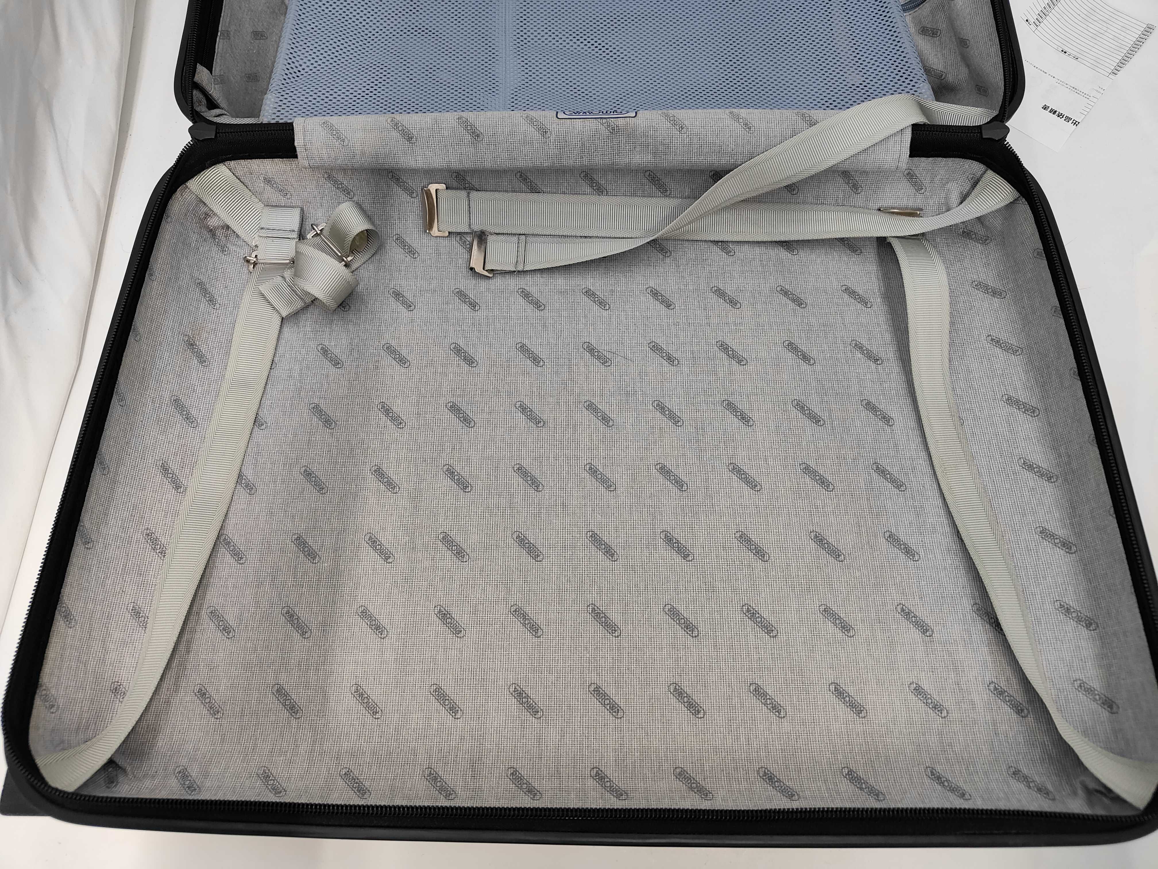 Carry-on bag / Plastic carry-on bag — view 9