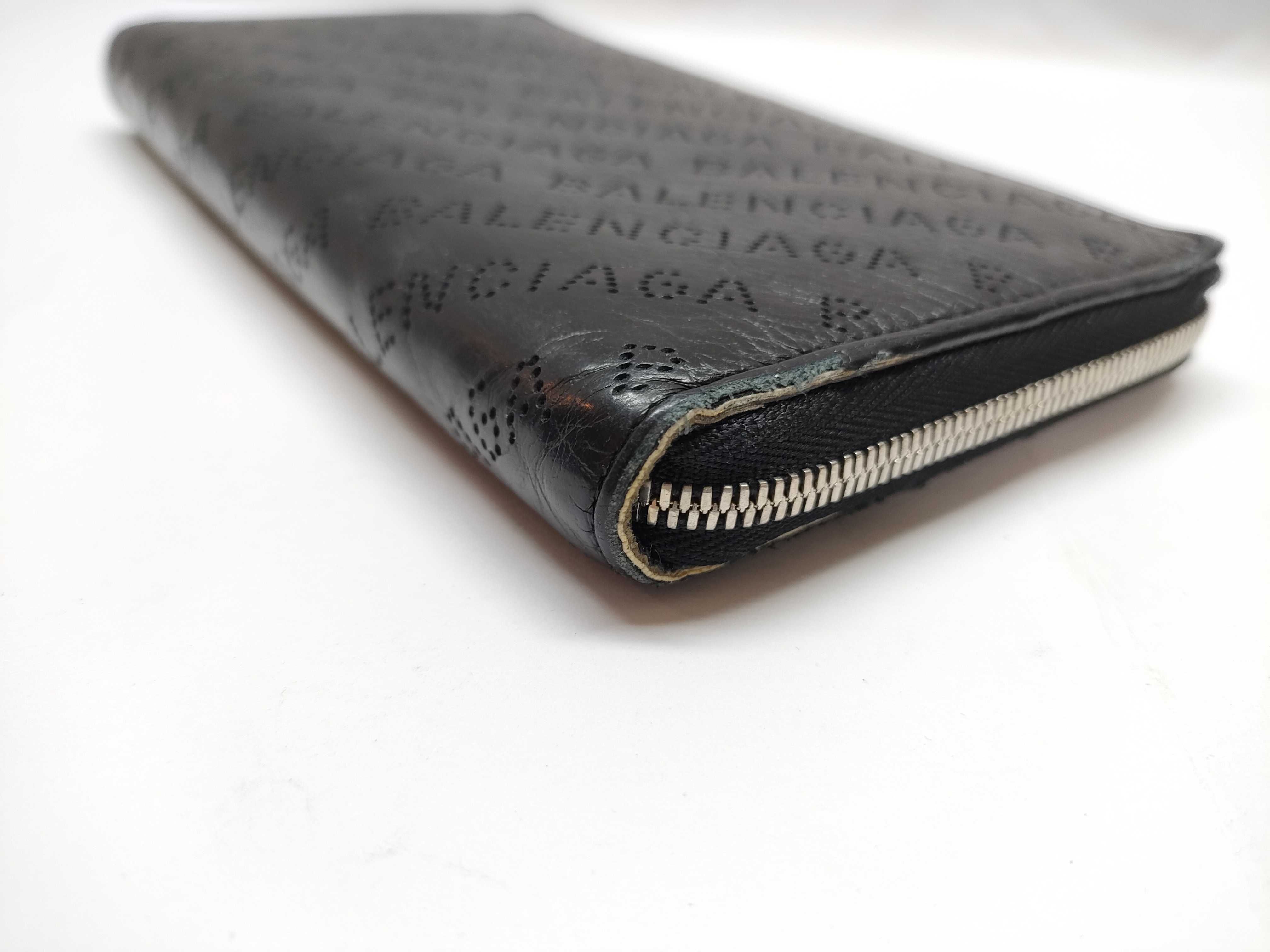 Perforated Logo Round Zipper Long Wallet — view 3