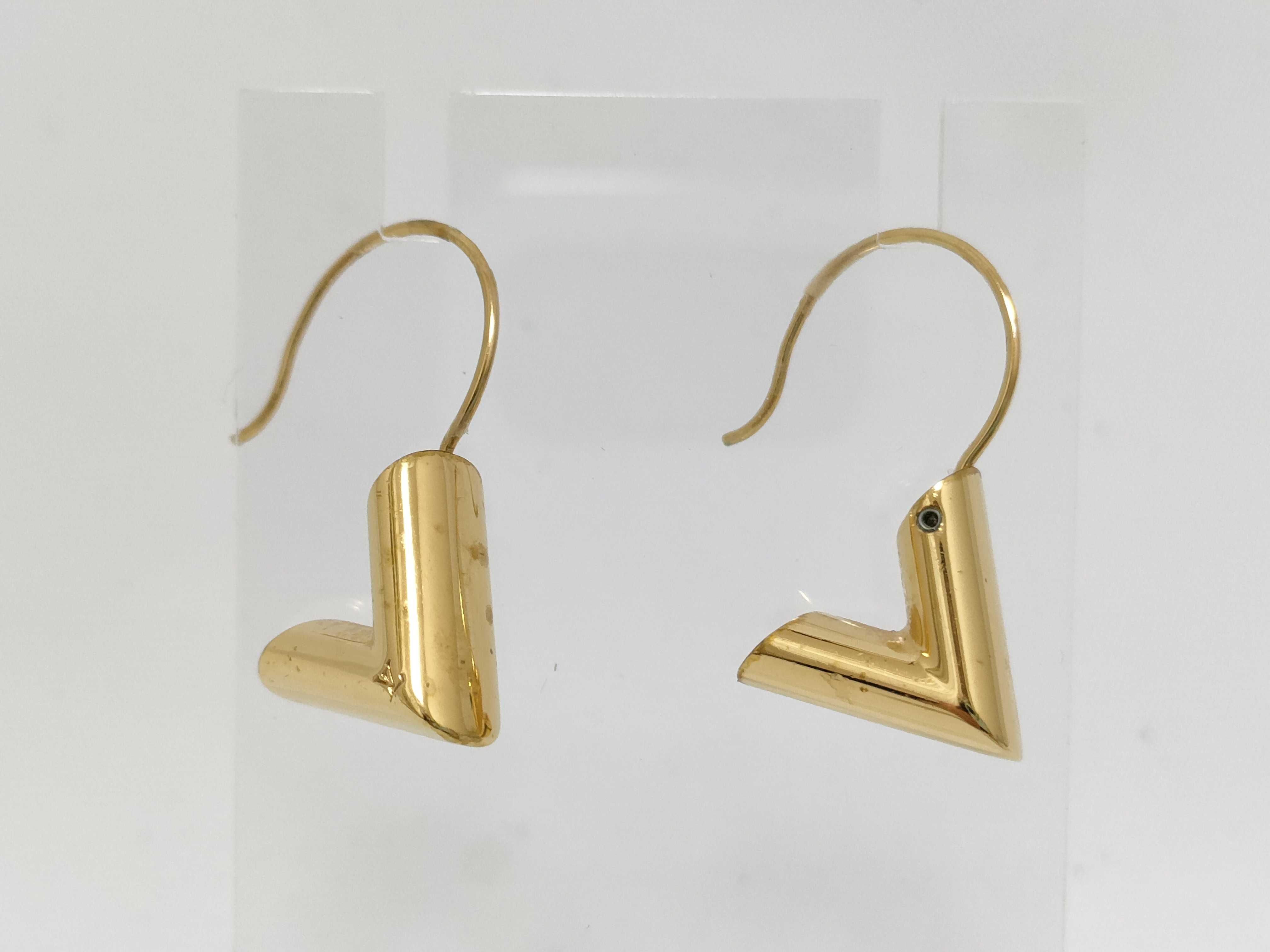 M61088 Metal Essential V Earrings (with dust bag and box)