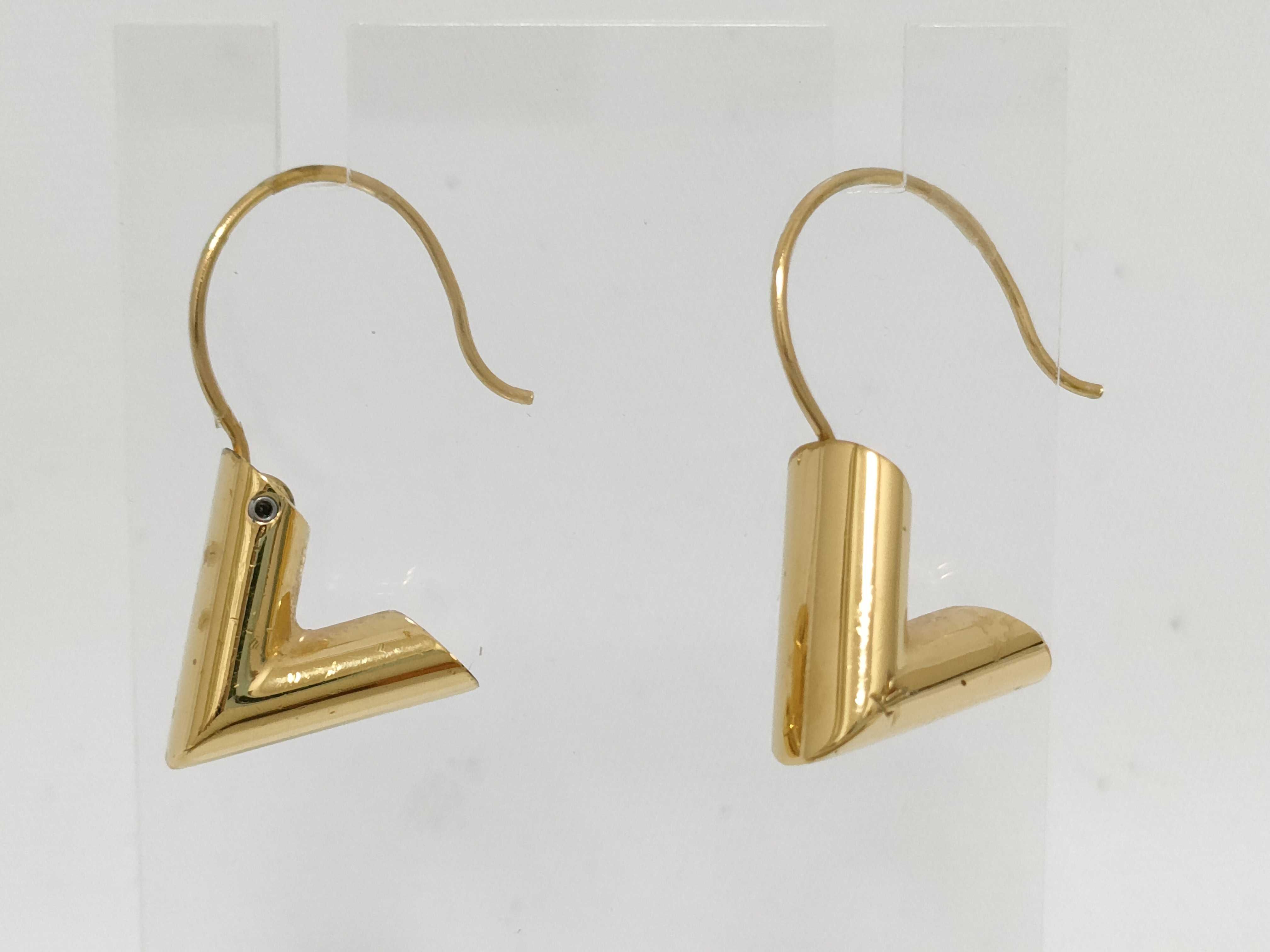 M61088 Metal Essential V Earrings (with dust bag and box) — view 2