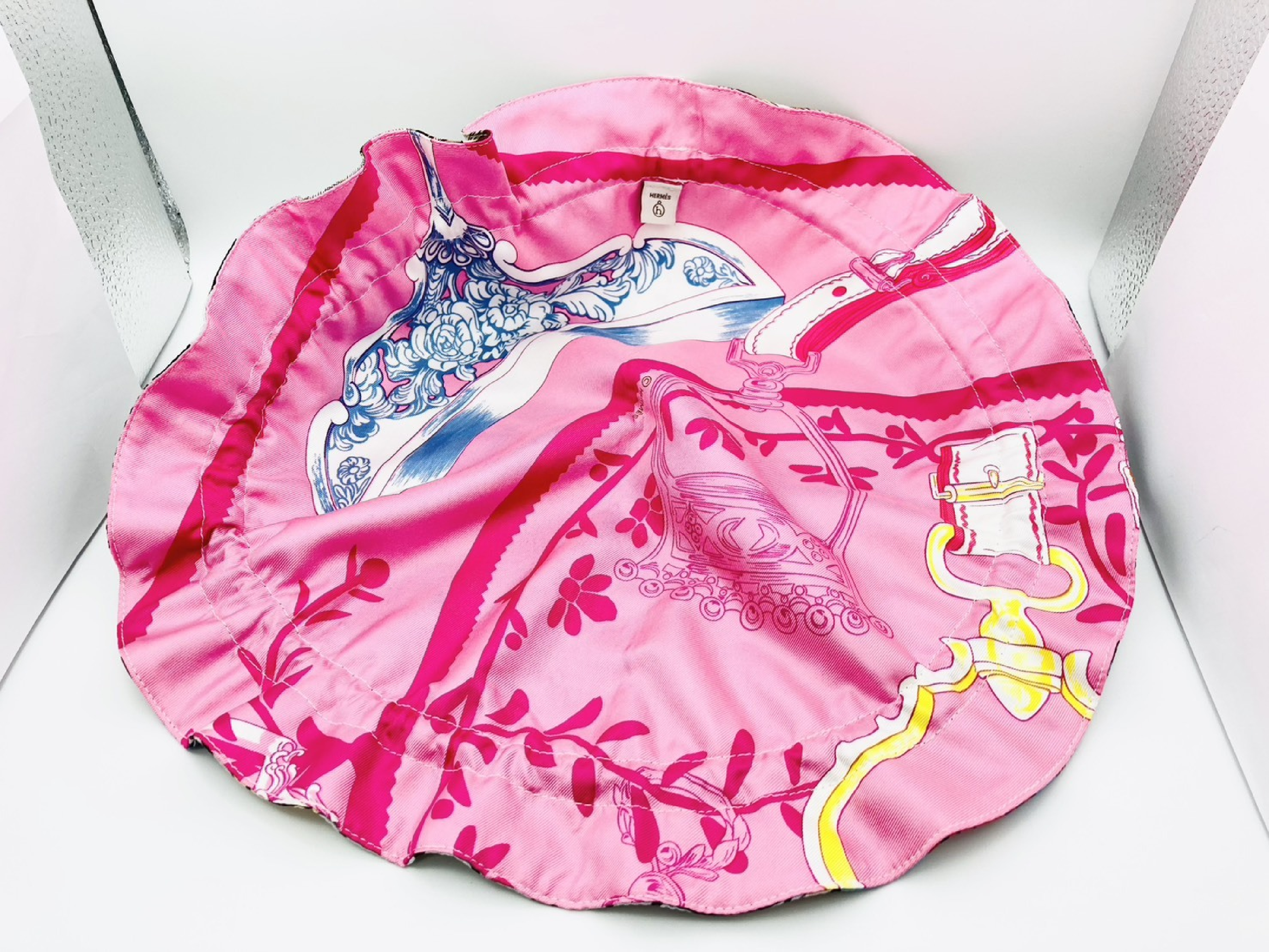 Animal Petit H Reversible Silk Drawstring Pouch Pink Pouch — view 4