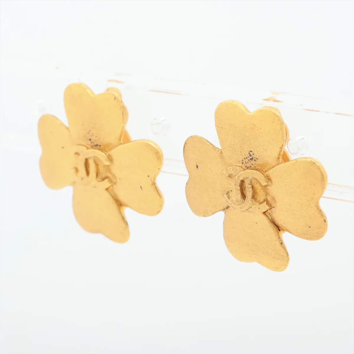 Coco Mark Clover 95P Earrings (Pair) GP Gold. — view 3