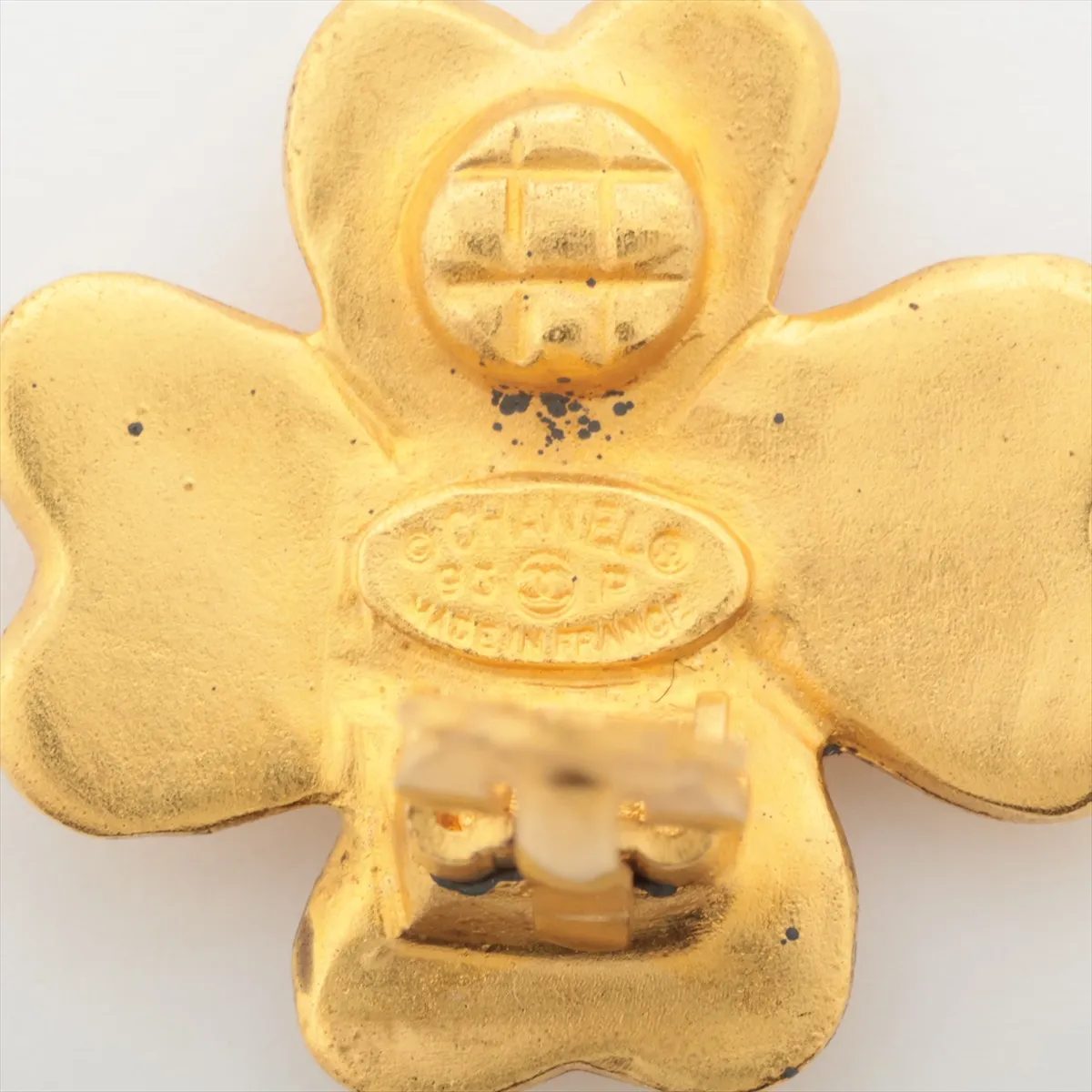 Coco Mark Clover 95P Earrings (Pair) GP Gold. — view 5