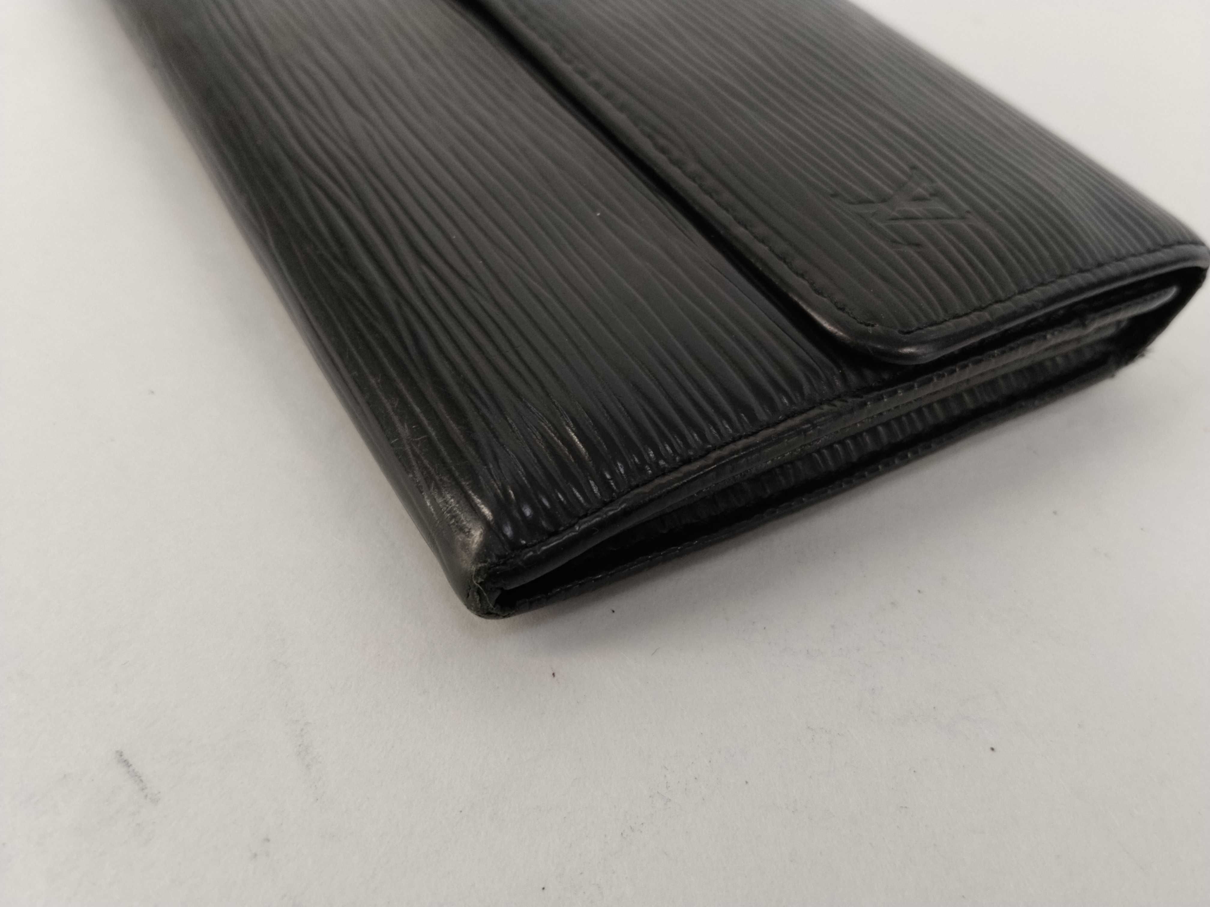 Epi Louis Vuitton Epi Portefeuille Sarah Long Wallet — view 3