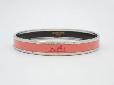 Enamel bangle, wrist circumference approximately 20cm