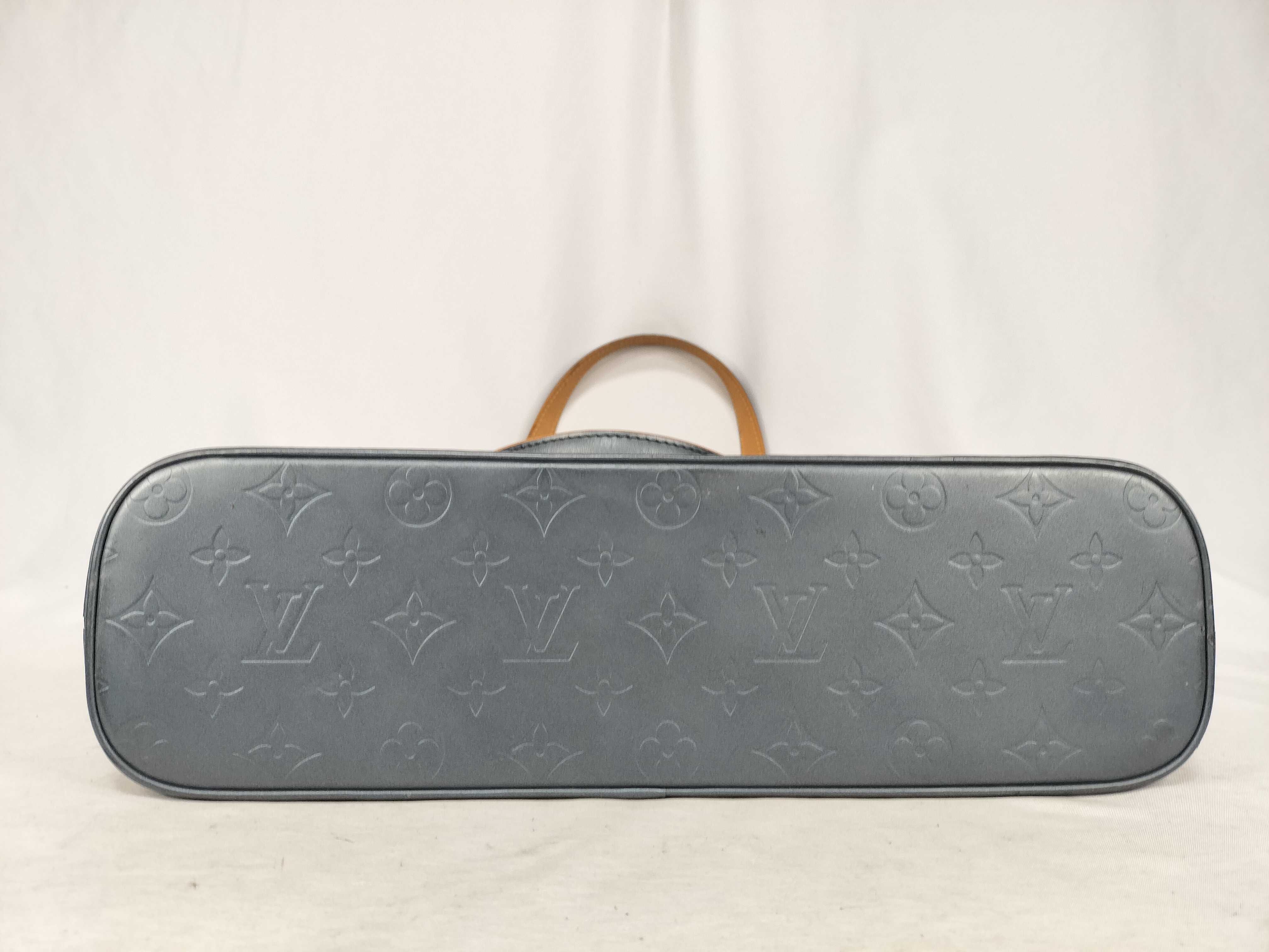 Monogram Matte Louis Vuitton Wilwood Monogram Matte Tote Bag — view 8