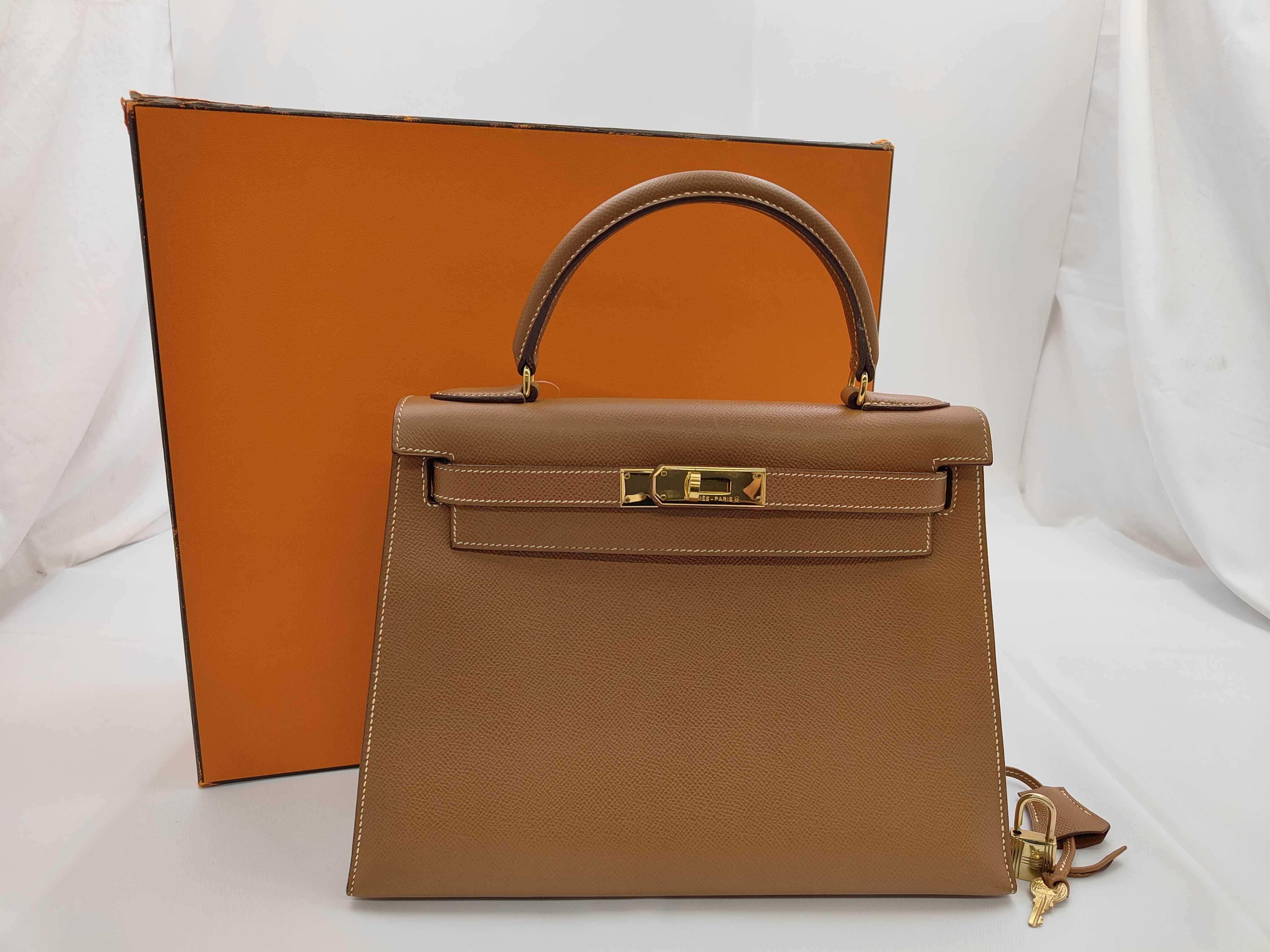 Kelly 28 Epsom Leather Gold Hardware Handbag