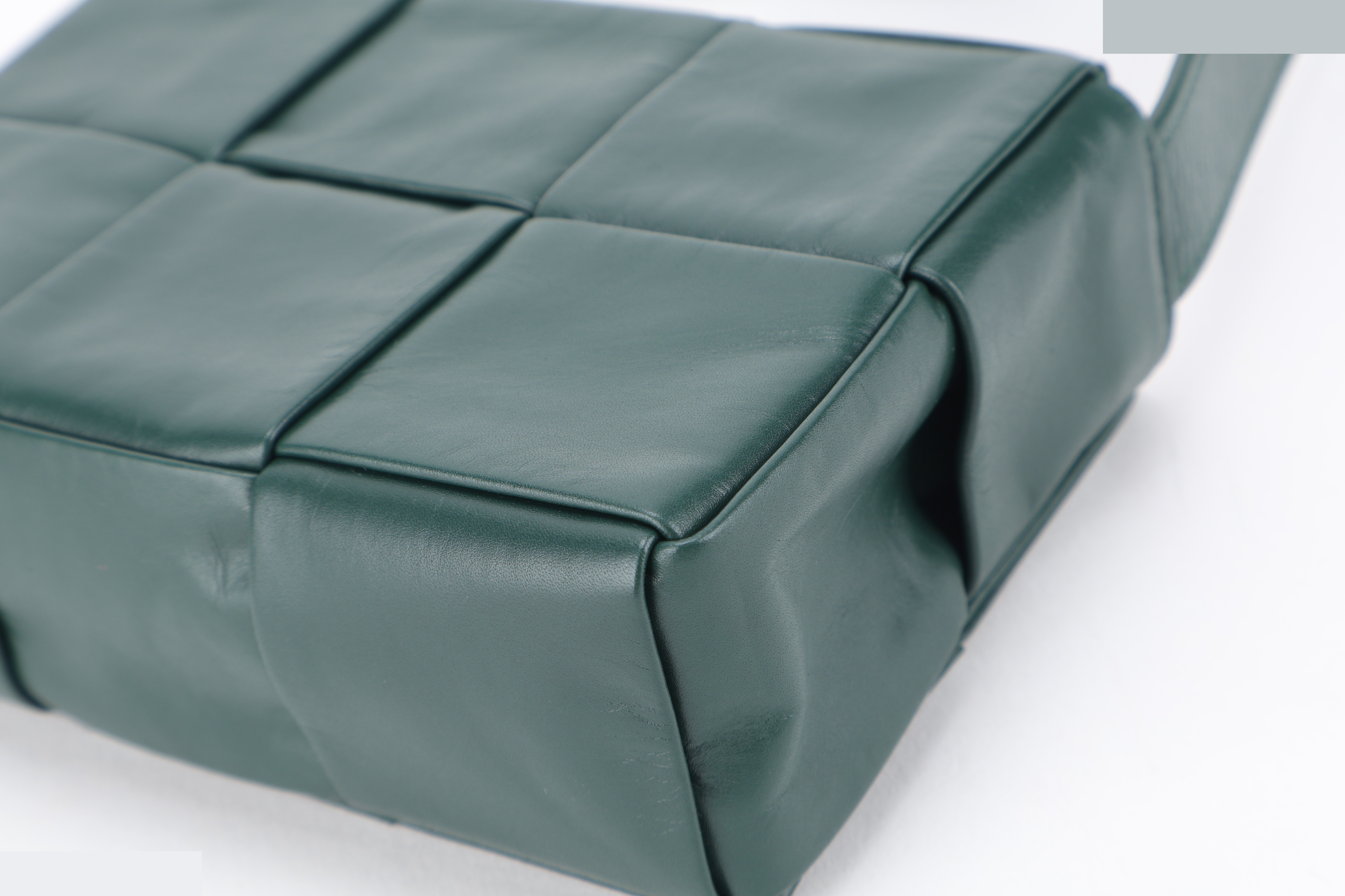 CASSETTE MINI GREEN LEATHER CROSSBODY — view 5