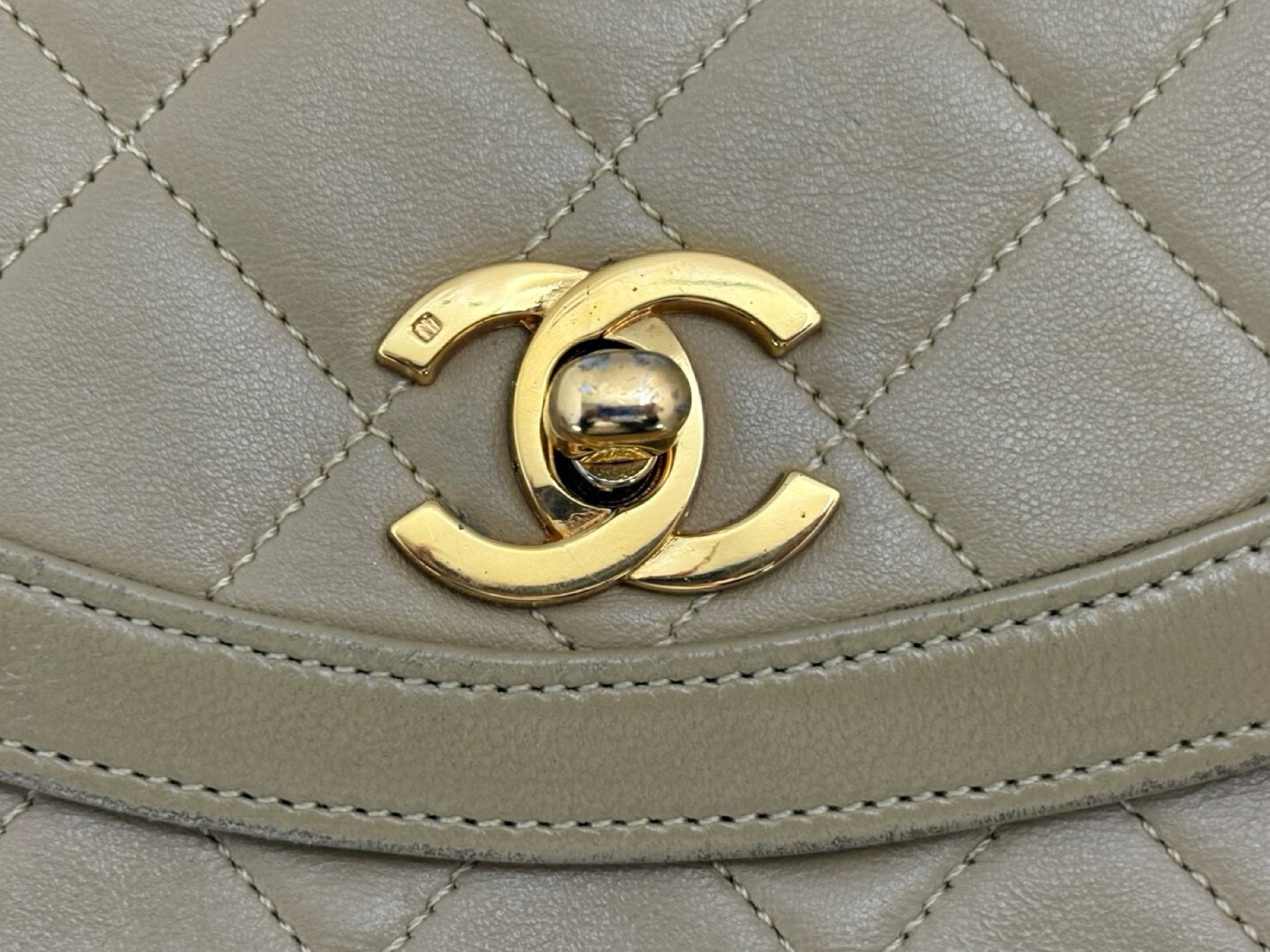Matelassé 25 Chain Shoulder Bag — view 3